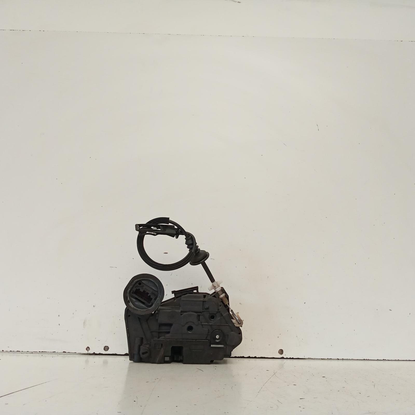 View Auto part Door/Boot/Gate Lock Volkswagen Golf 2010