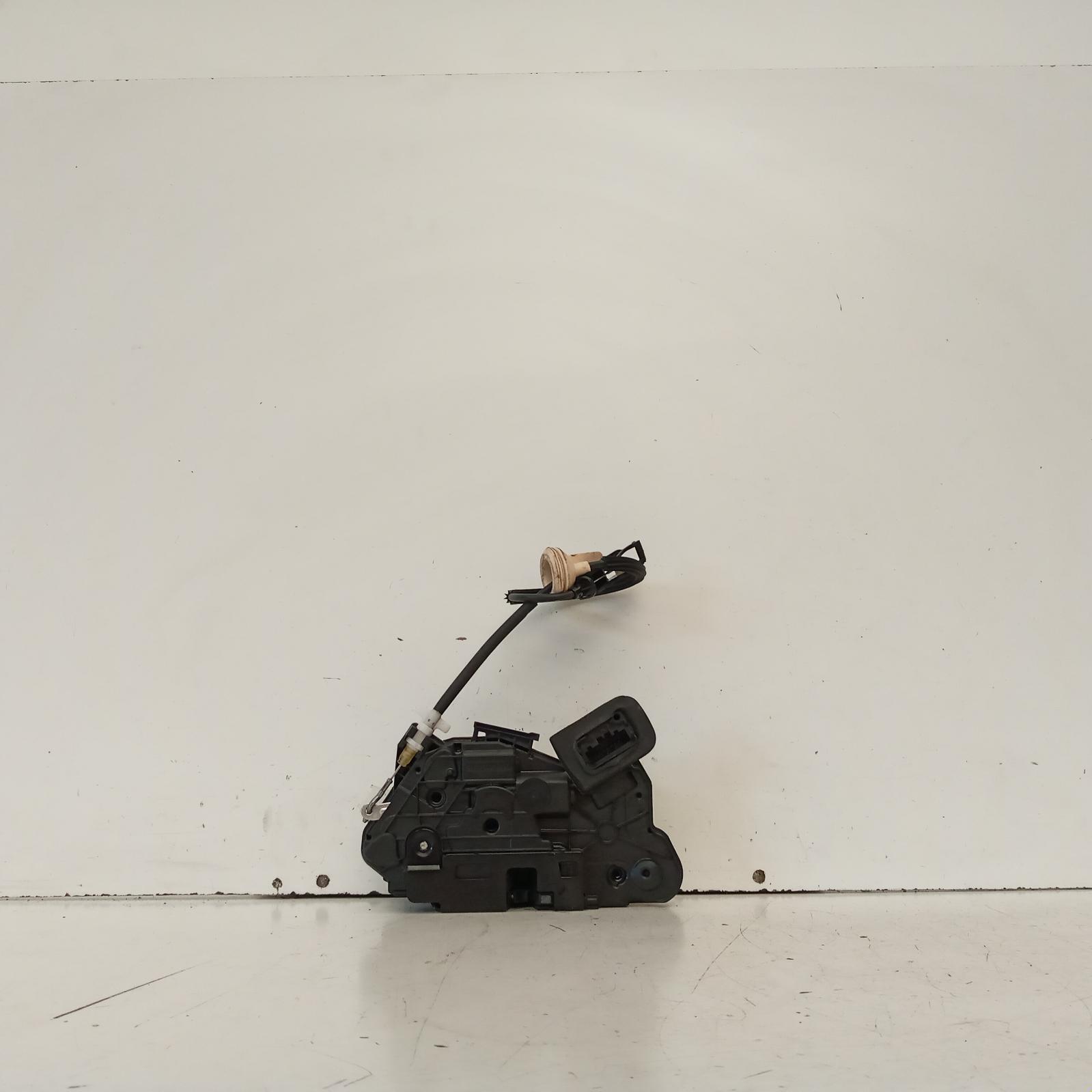 View Auto part Door/Boot/Gate Lock Volkswagen Golf 2010