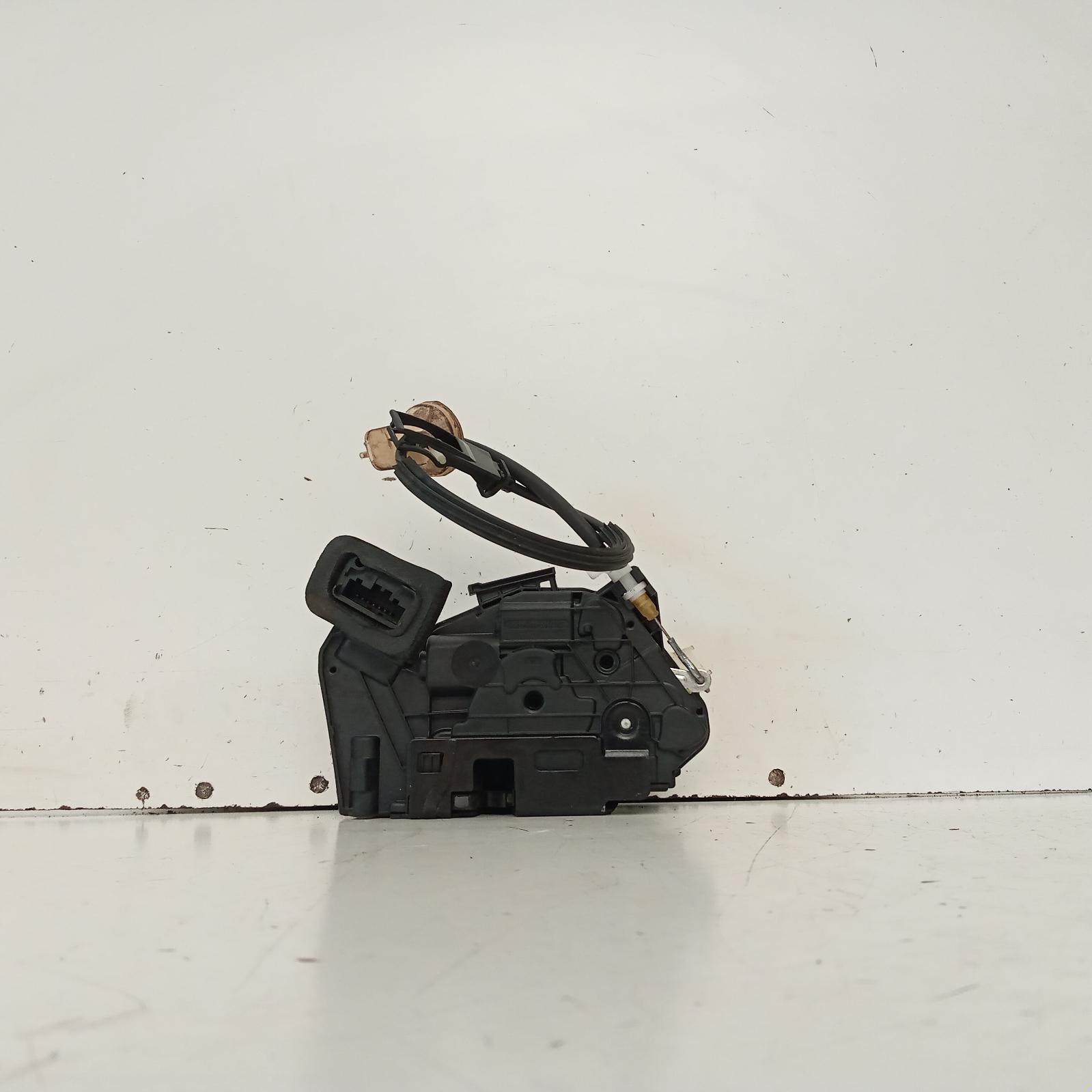 View Auto part Door/Boot/Gate Lock Volkswagen Golf 2010