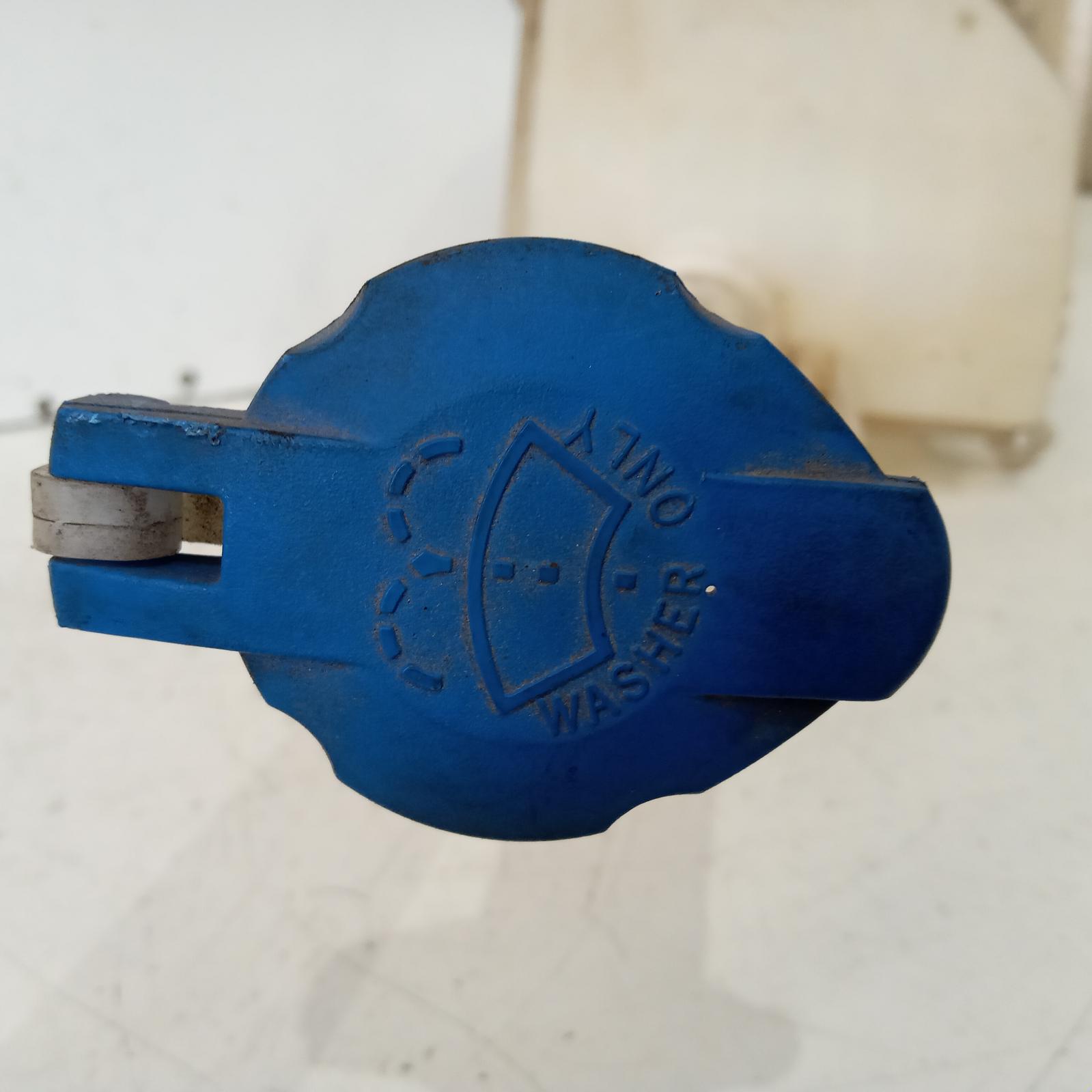 View Auto part Washer Bottle Kia Carnival/grand Carnival 2014