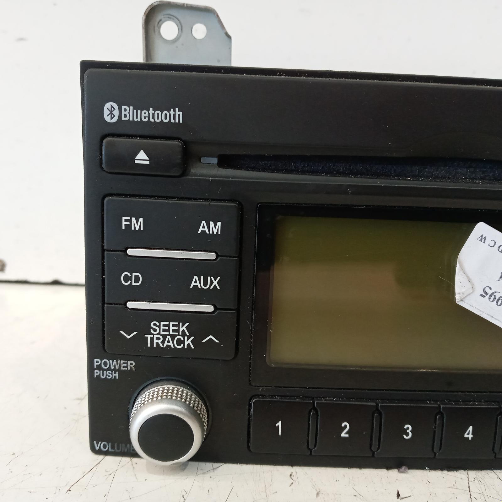 2014 Kia Carnival/grand Carnival Radio/Cd/Dvd/Sat/Tv View Auto part Radio/Cd/Dvd/Sat/Tv Kia Carnival/grand Carnival 2014