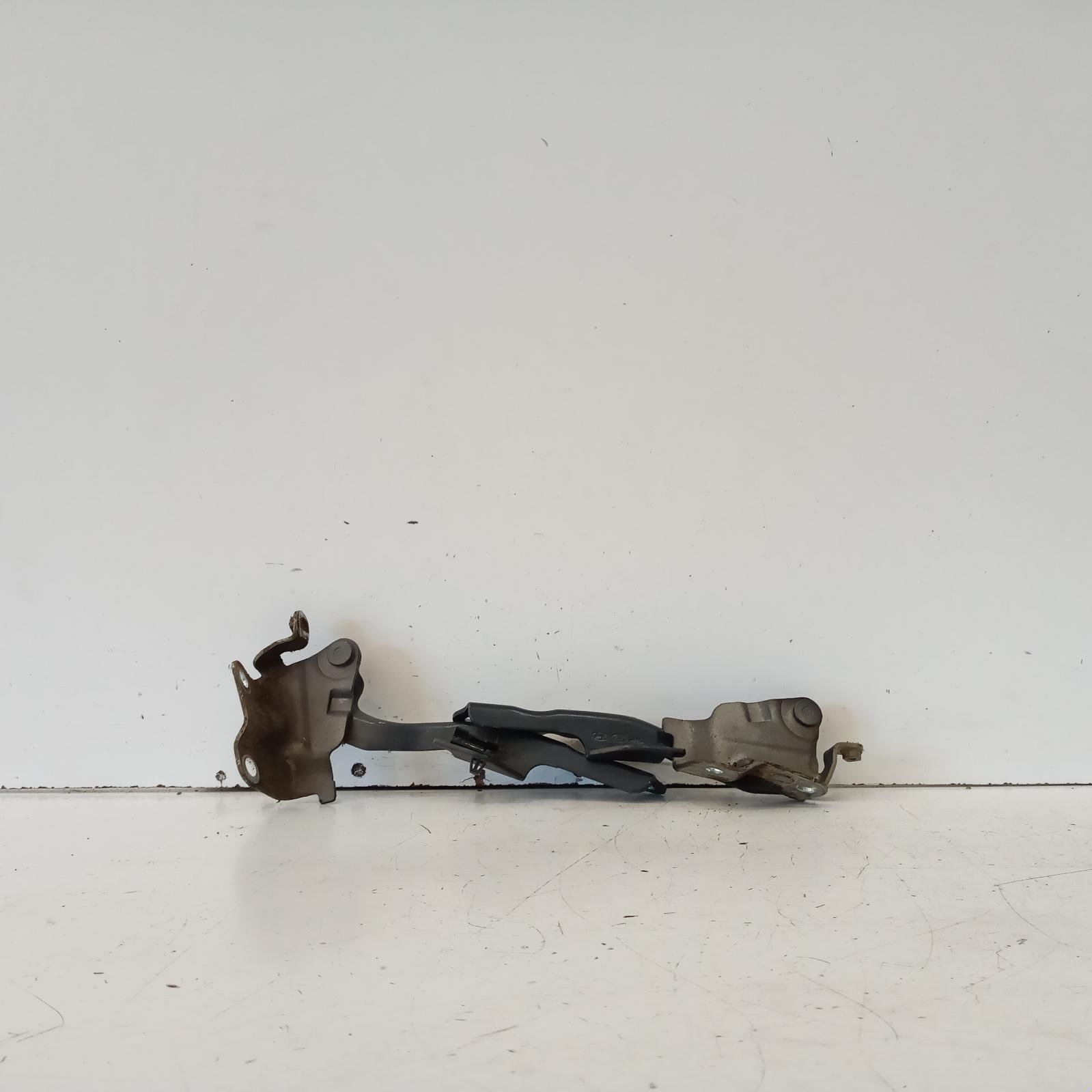 2014 Kia Carnival/grand Carnival Bonnet Hinge/Strut View Auto part Bonnet Hinge/Strut Kia Carnival/grand Carnival 2014