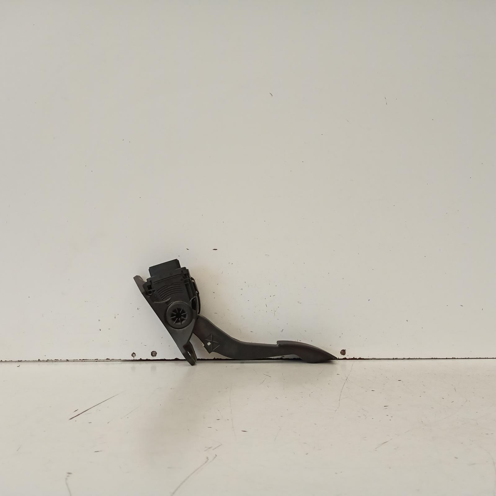 View Auto part Pedal Assembly Mitsubishi Triton 2018