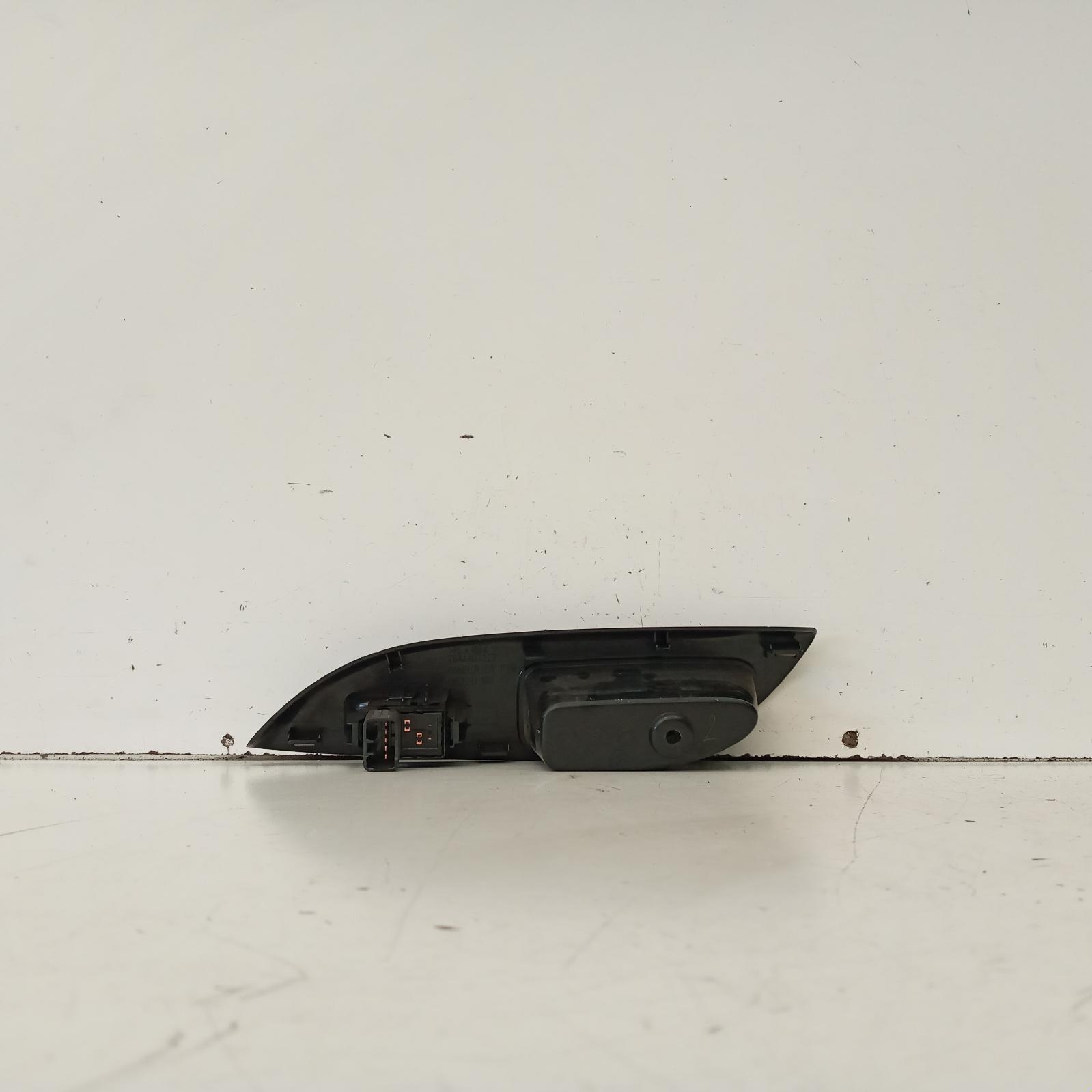 View Auto part Pwr Dr Wind Switch Mitsubishi Triton 2018