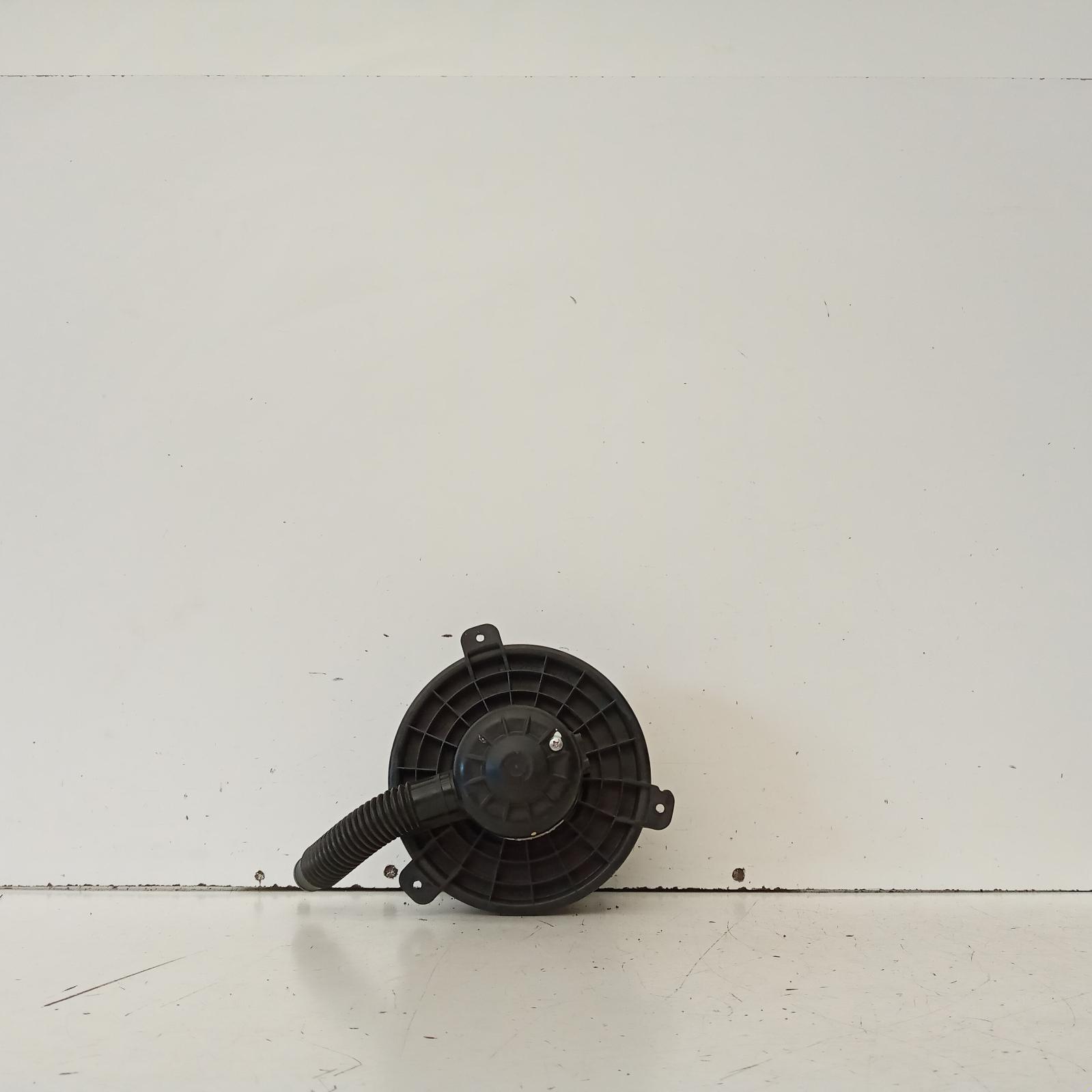 View Auto part Heater Fan Motor Mitsubishi Triton 2018