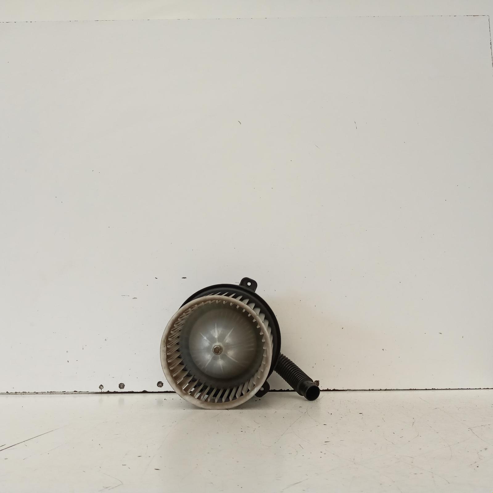 View Auto part Heater Fan Motor Mitsubishi Triton 2018