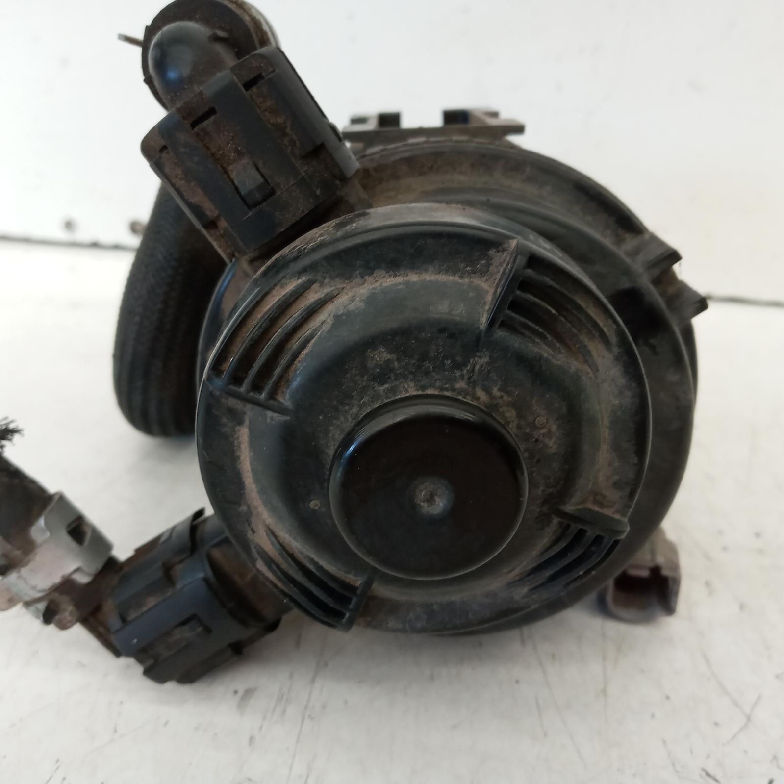 View Auto part Fuel Filter Housing Mitsubishi Triton 2018