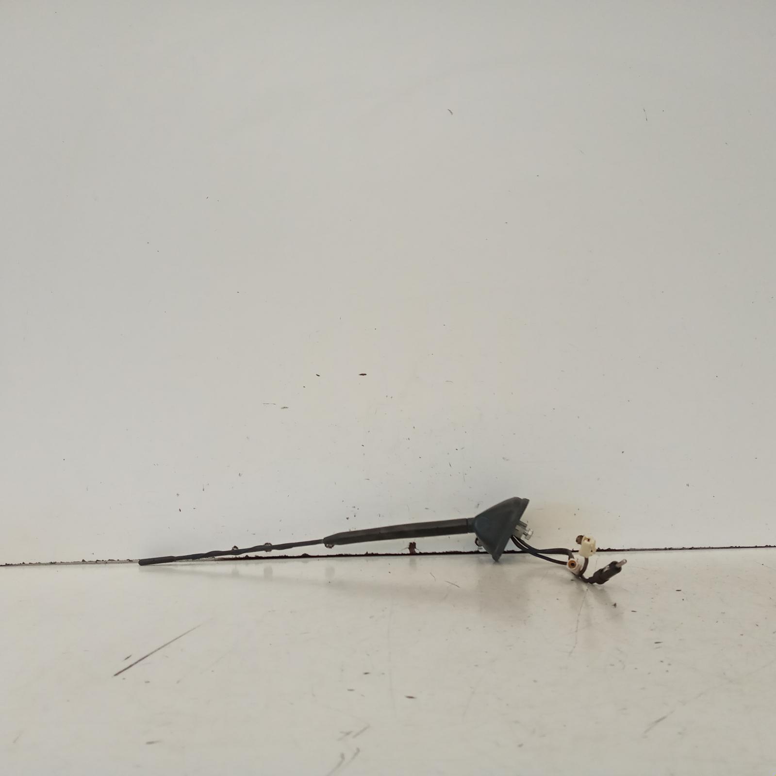 View Auto part Antenna Mitsubishi Triton 2018