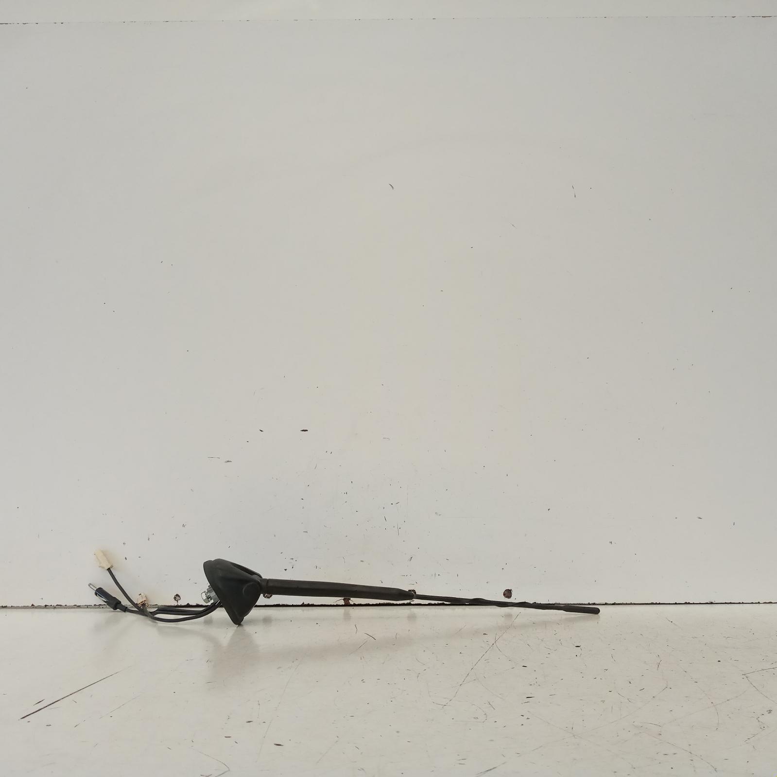 View Auto part Antenna Mitsubishi Triton 2018