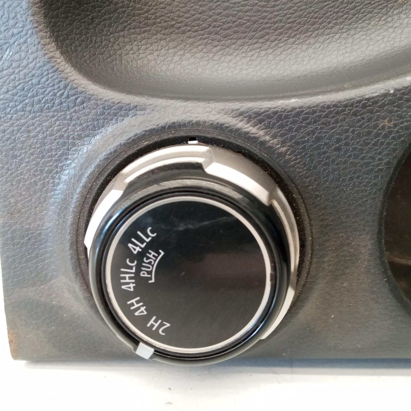 View Auto part Console Mitsubishi Triton 2018