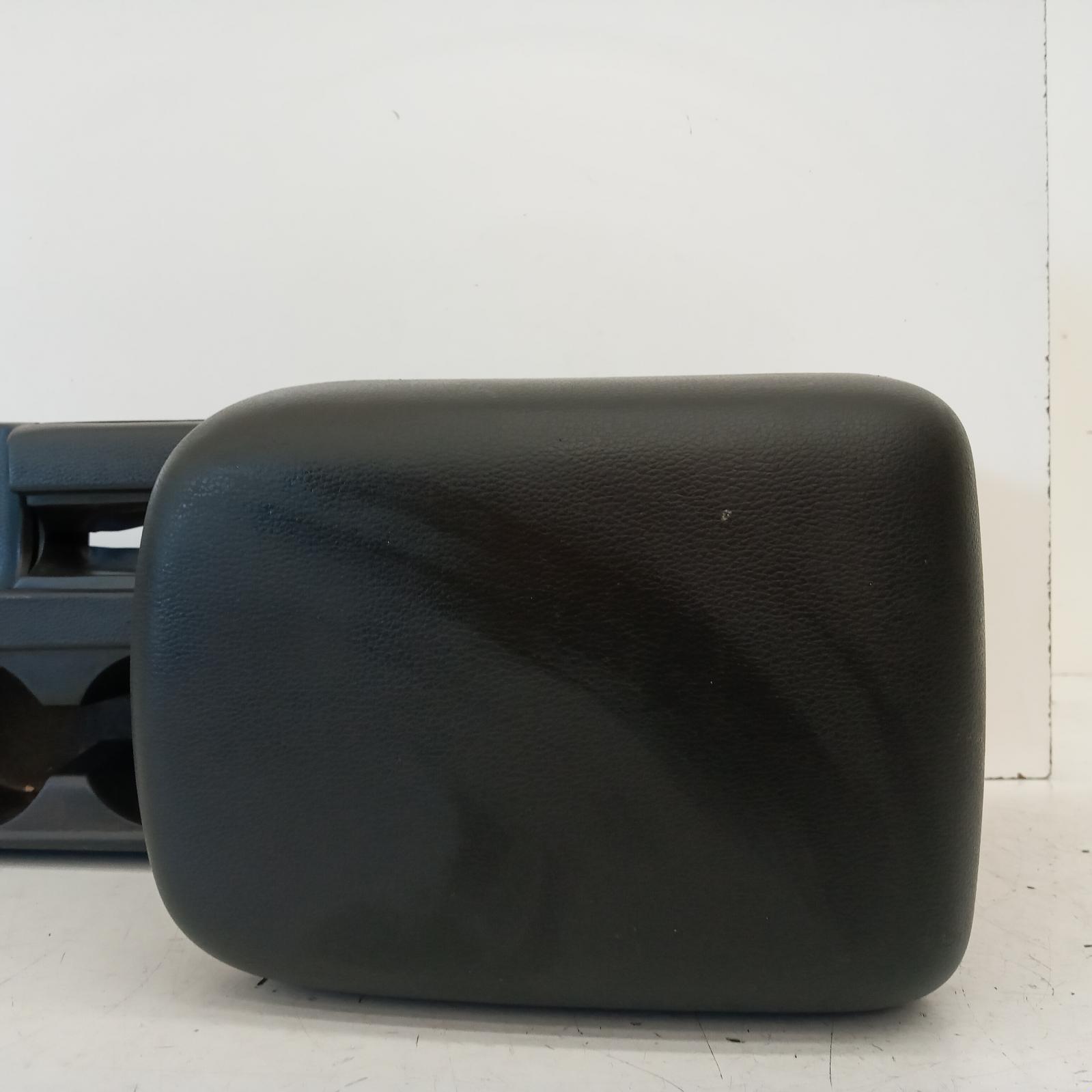 View Auto part Console Mitsubishi Triton 2018