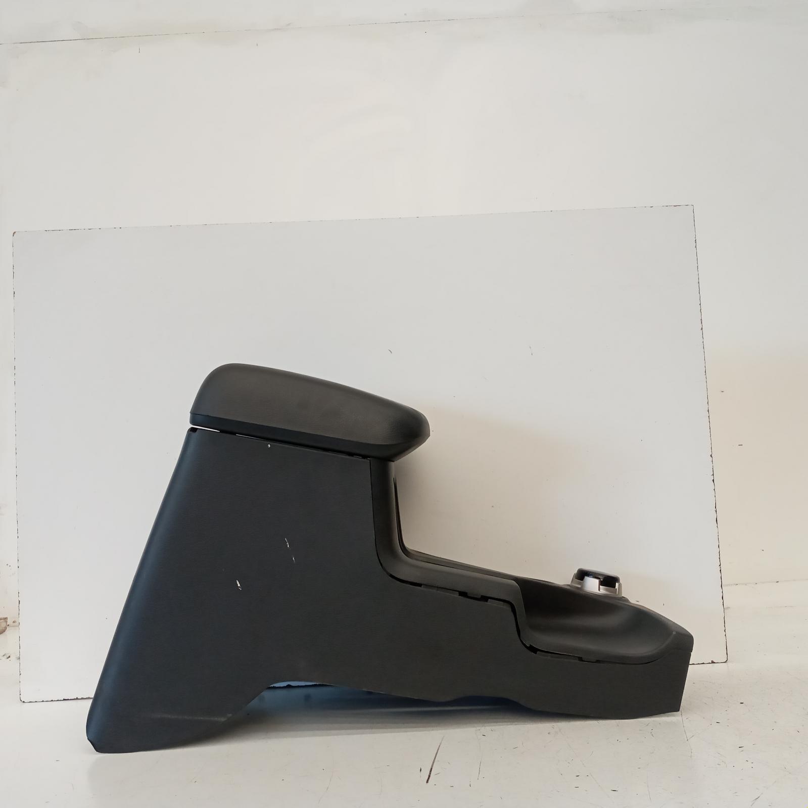 View Auto part Console Mitsubishi Triton 2018