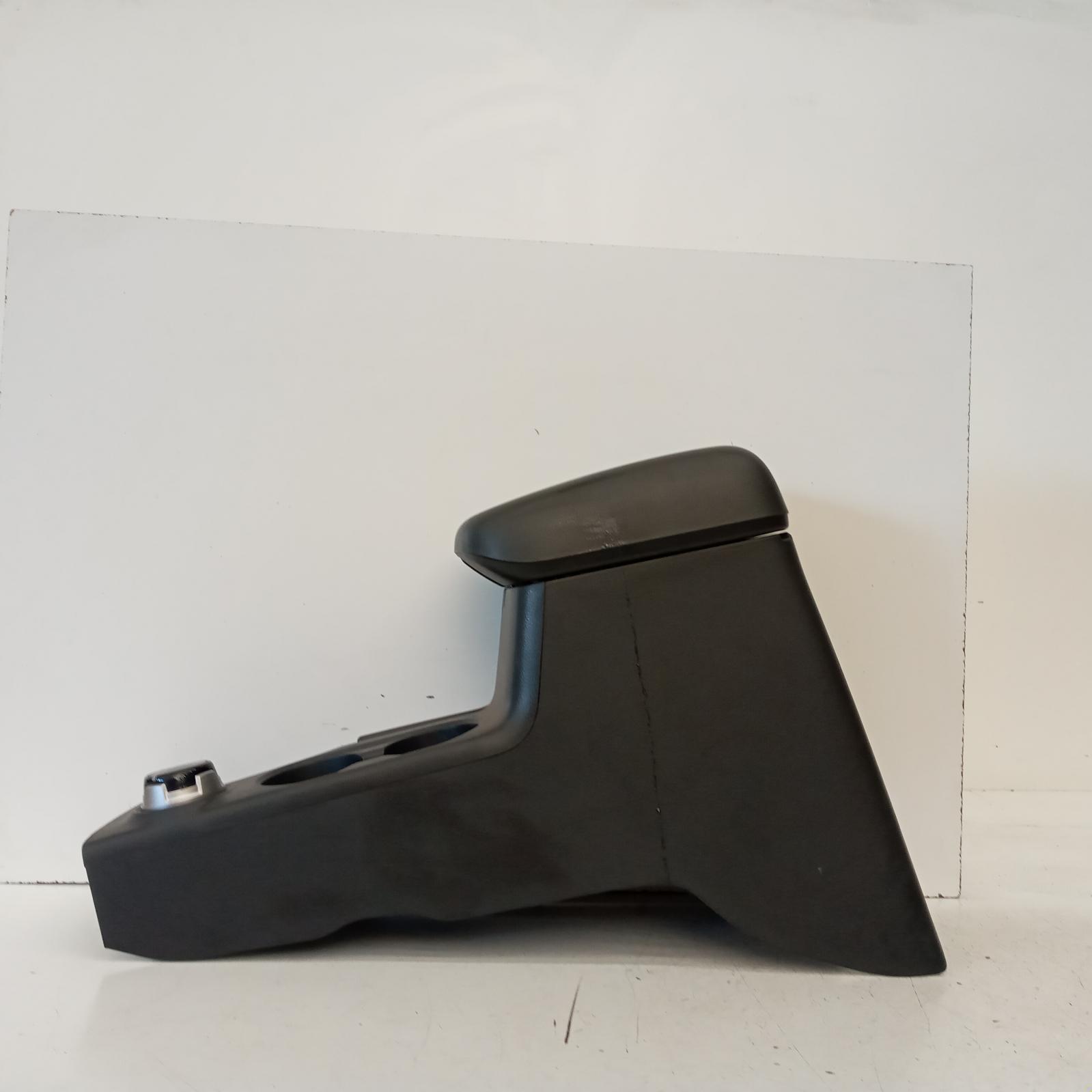 View Auto part Console Mitsubishi Triton 2018