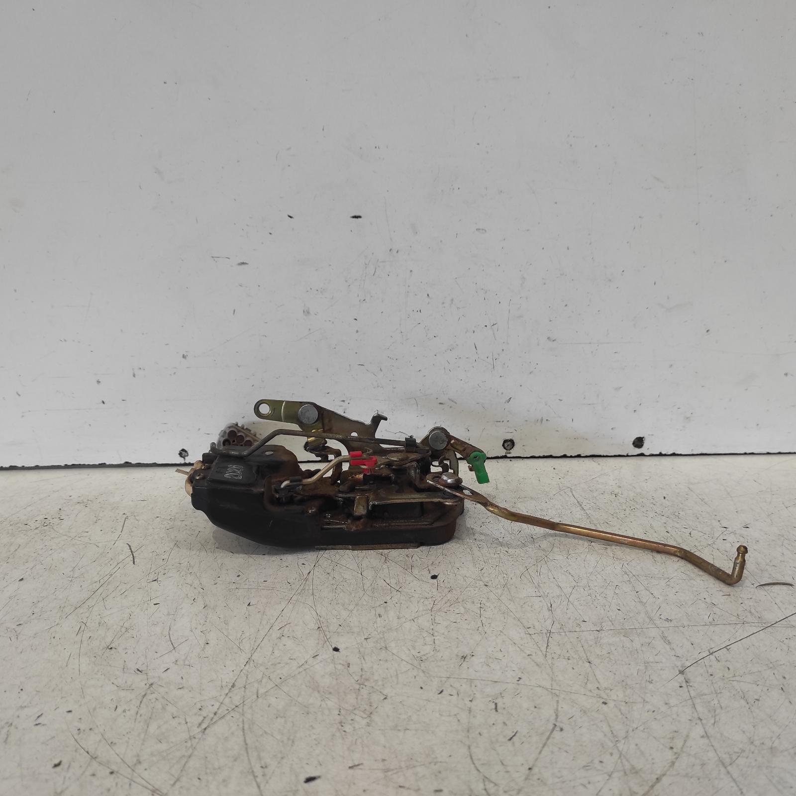 View Auto part Door/Boot/Gate Lock Toyota Hiace 2002