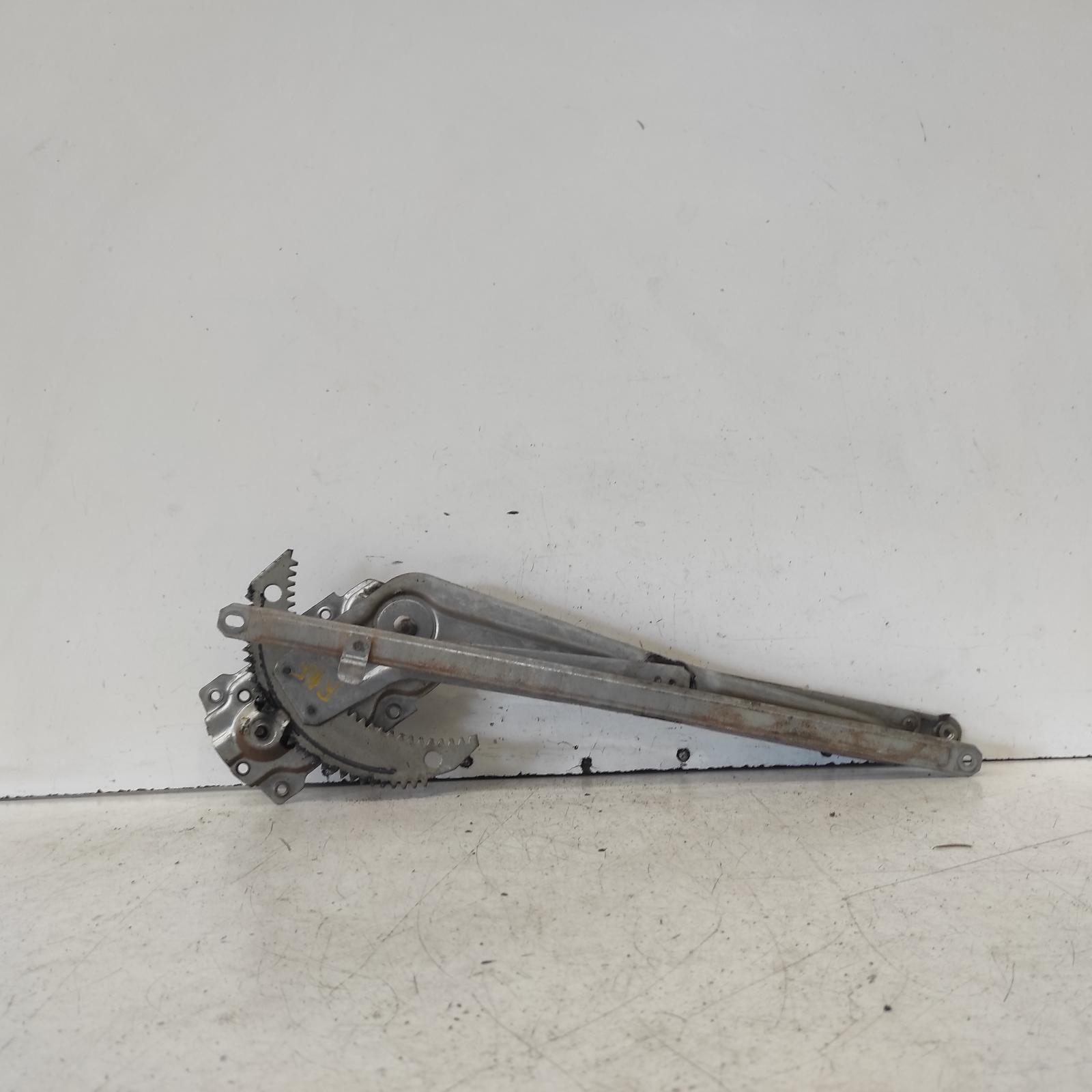 View Auto part Right Front Window Reg/Motor Toyota Hiace 2002