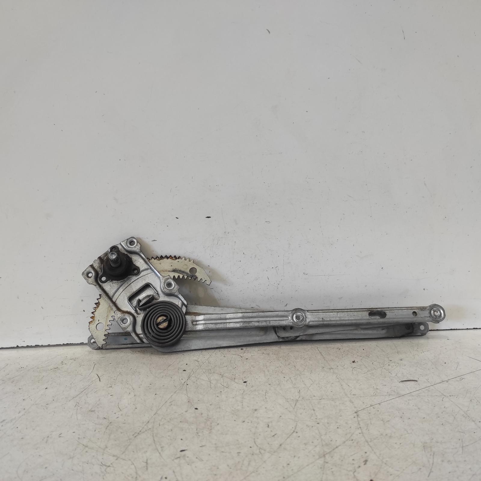 View Auto part Right Front Window Reg/Motor Toyota Hiace 2002