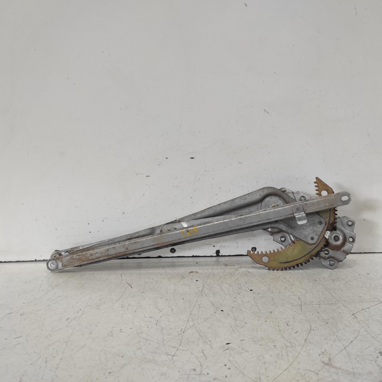 View Auto part Left Front Window Reg/Motor Toyota Hiace 2002