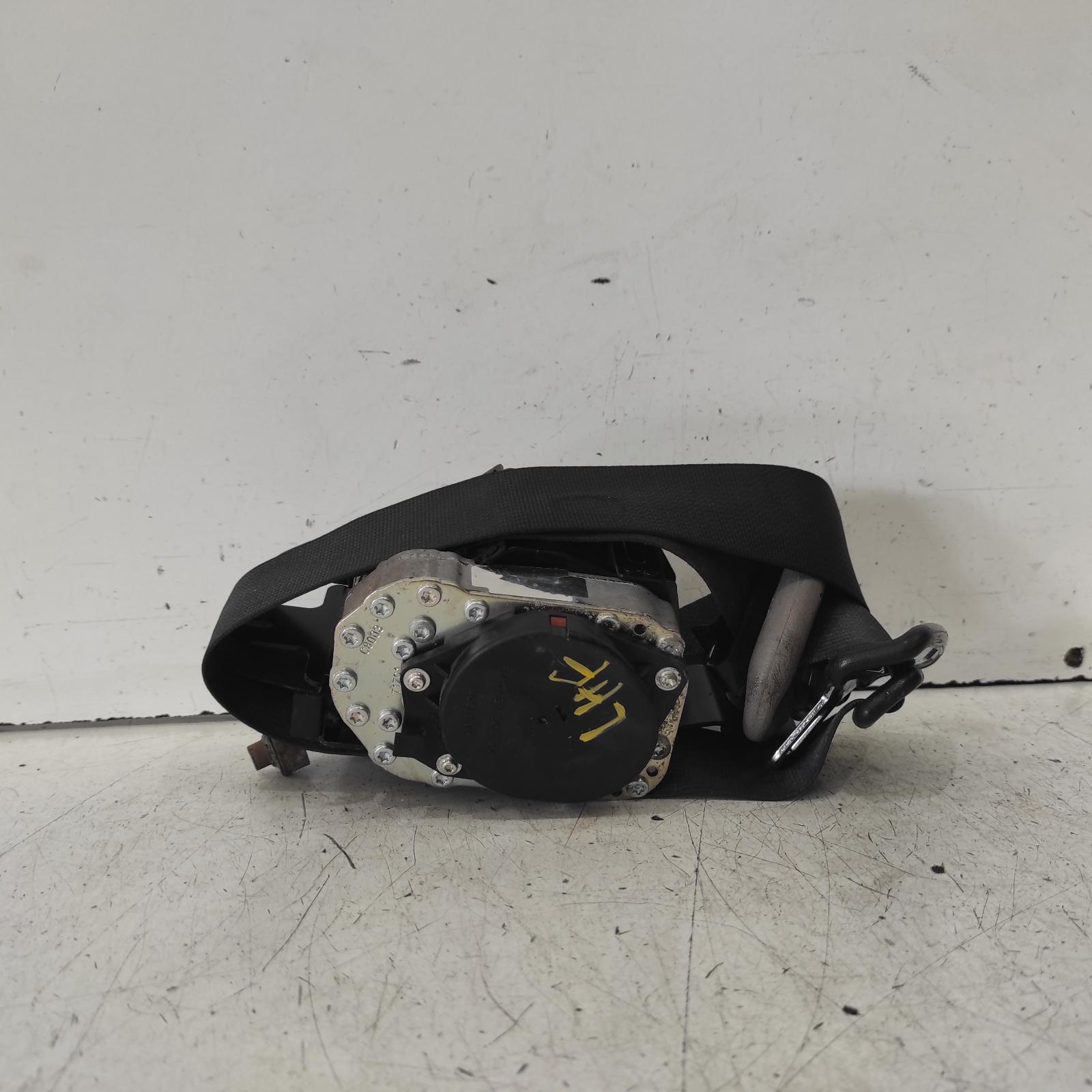View Auto part Seatbelt/Stalk Toyota Hiace 2002