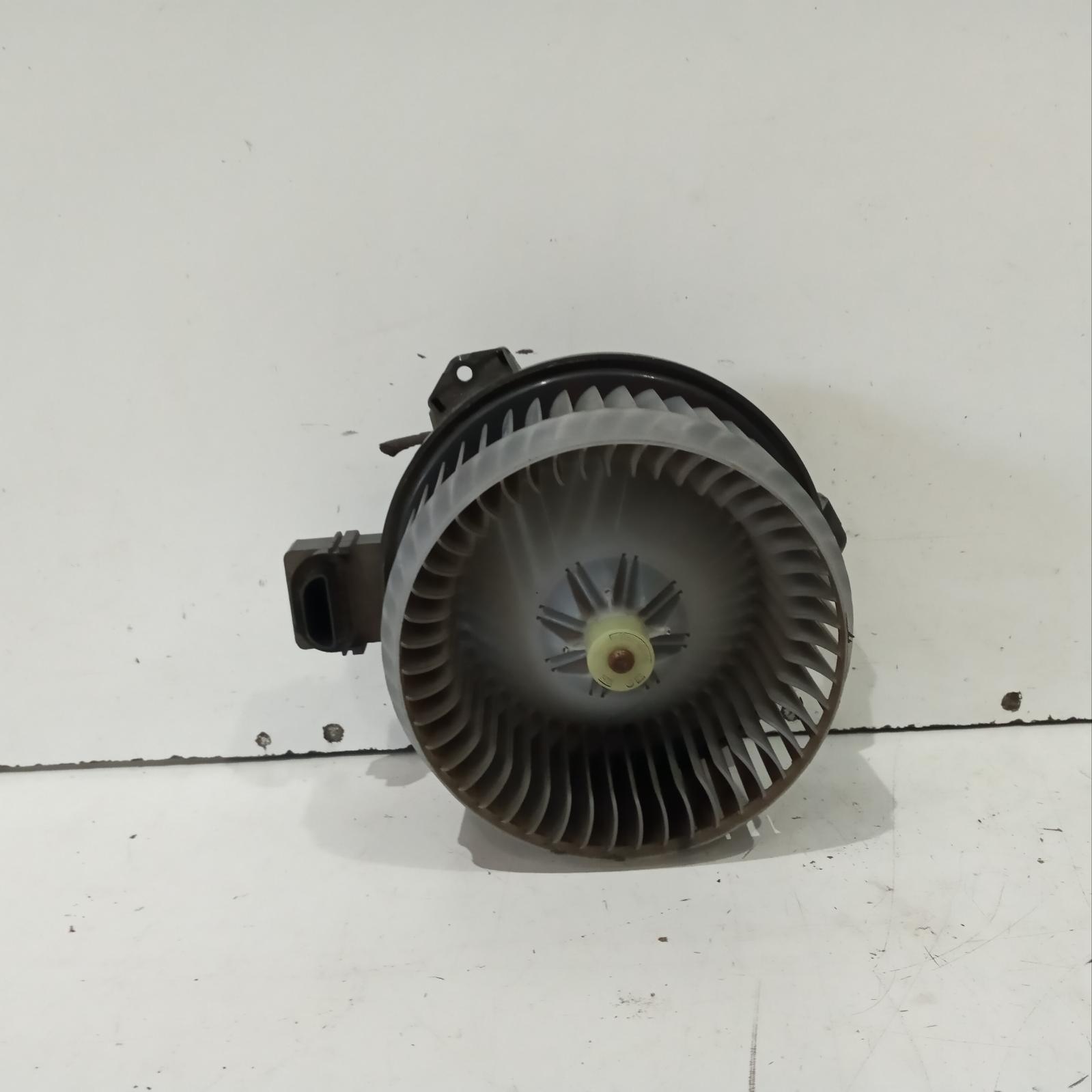 View Auto part Heater Fan Motor Toyota Hilux 2010