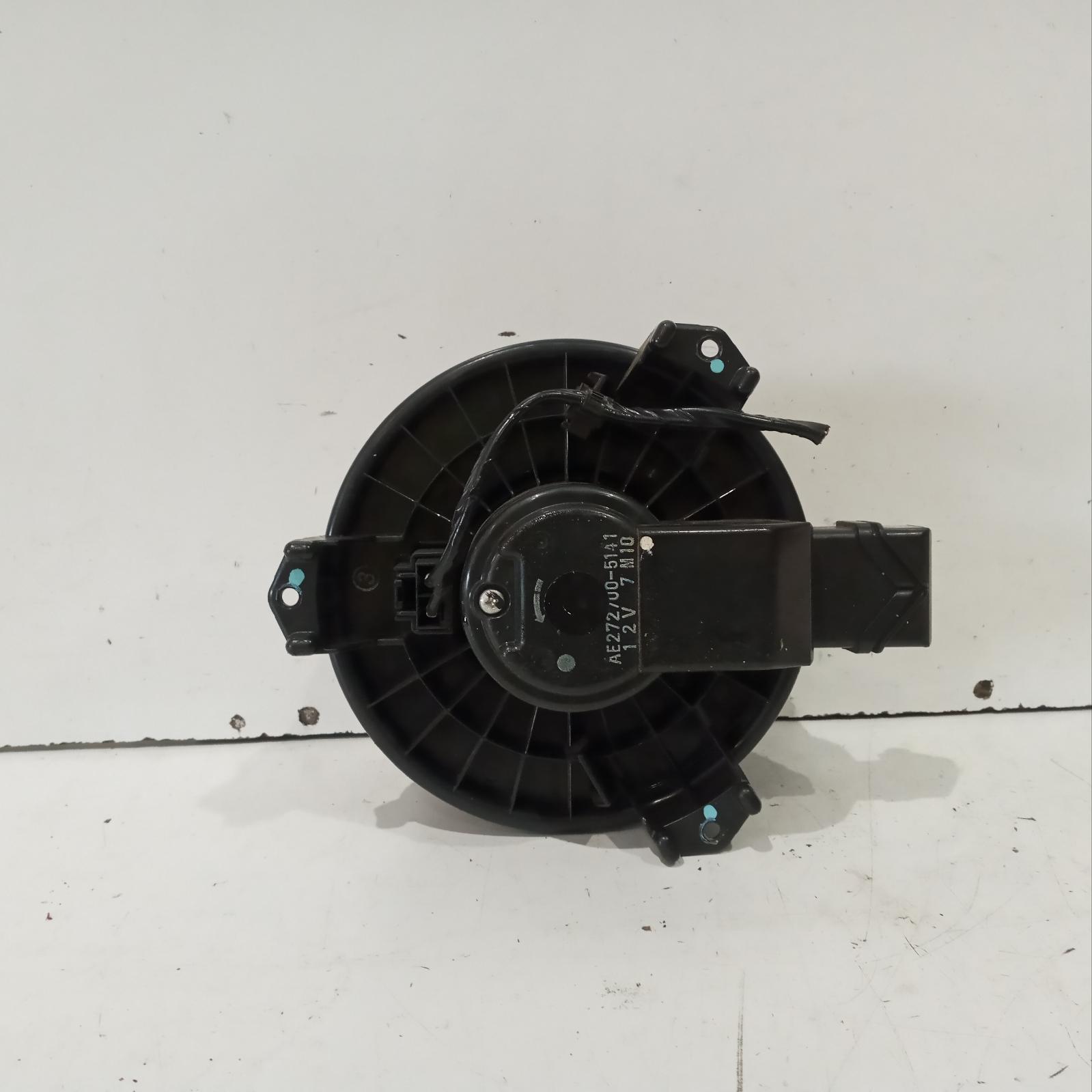 View Auto part Heater Fan Motor Toyota Hilux 2010