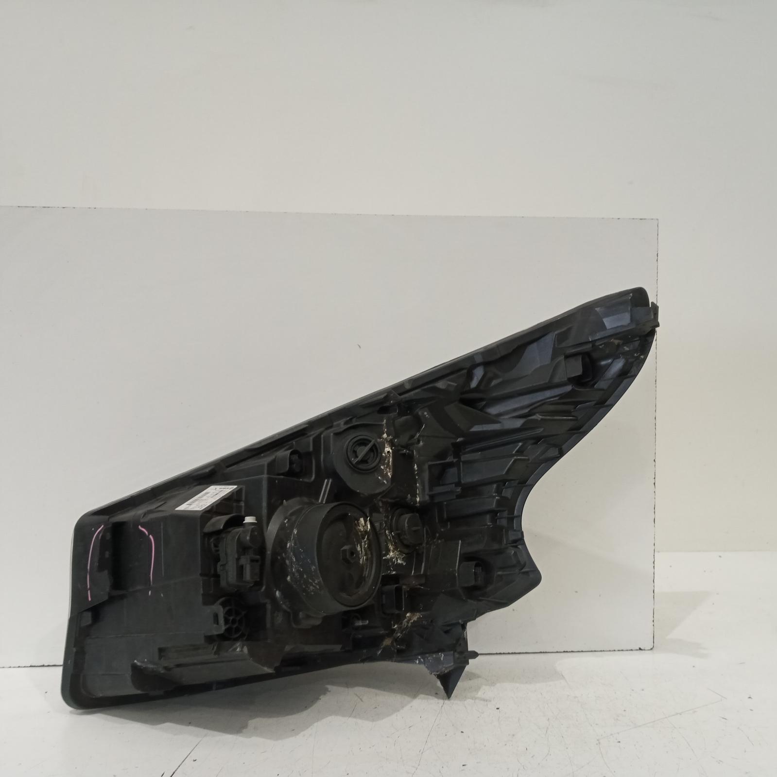 View Auto part Right Headlamp Mitsubishi Express 2022