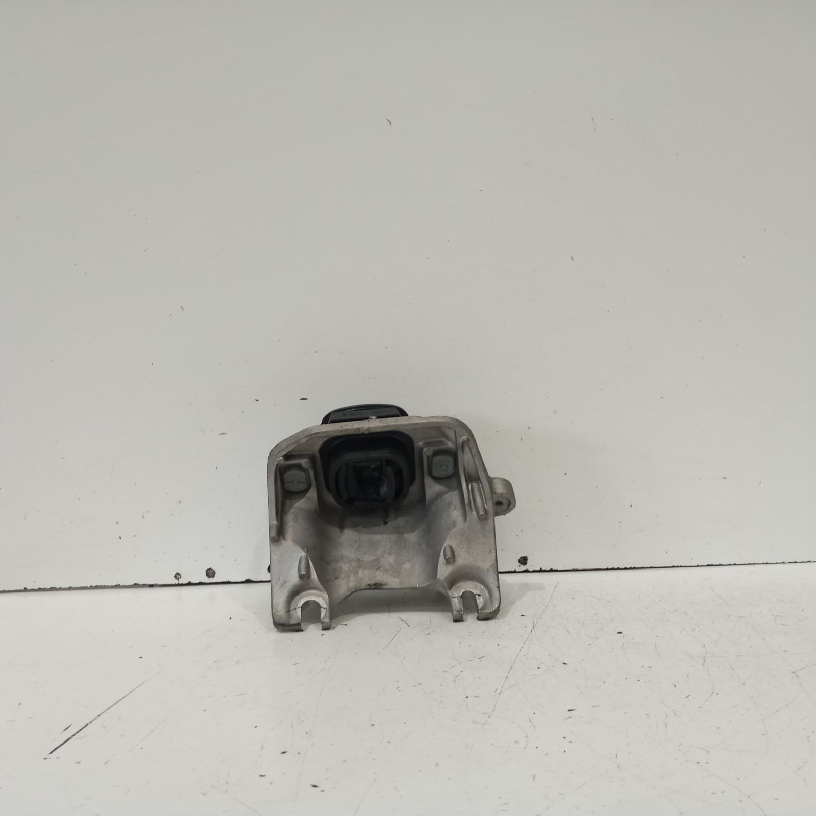 View Auto part Mount Mitsubishi Express 2022
