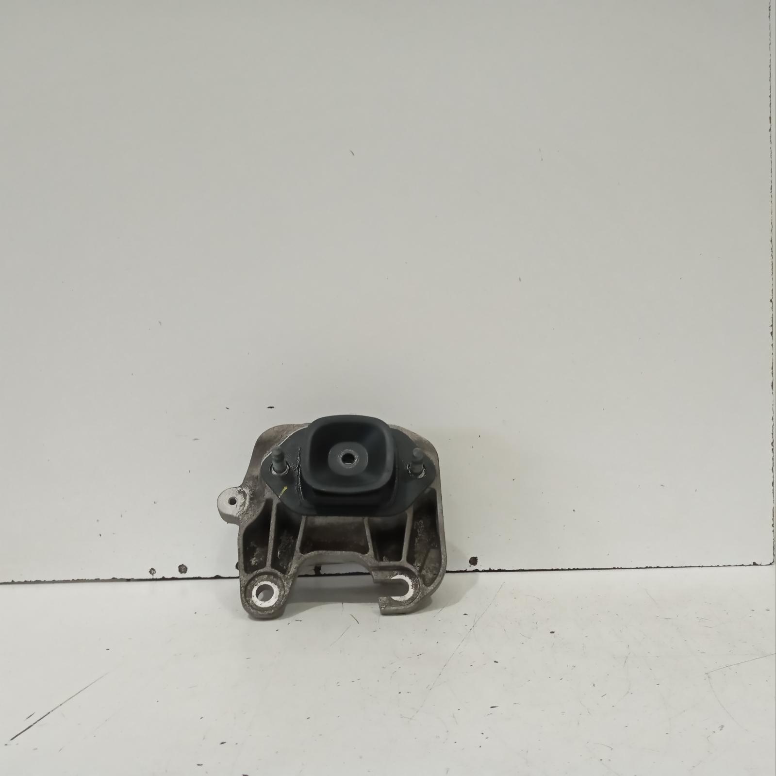 View Auto part Mount Mitsubishi Express 2022