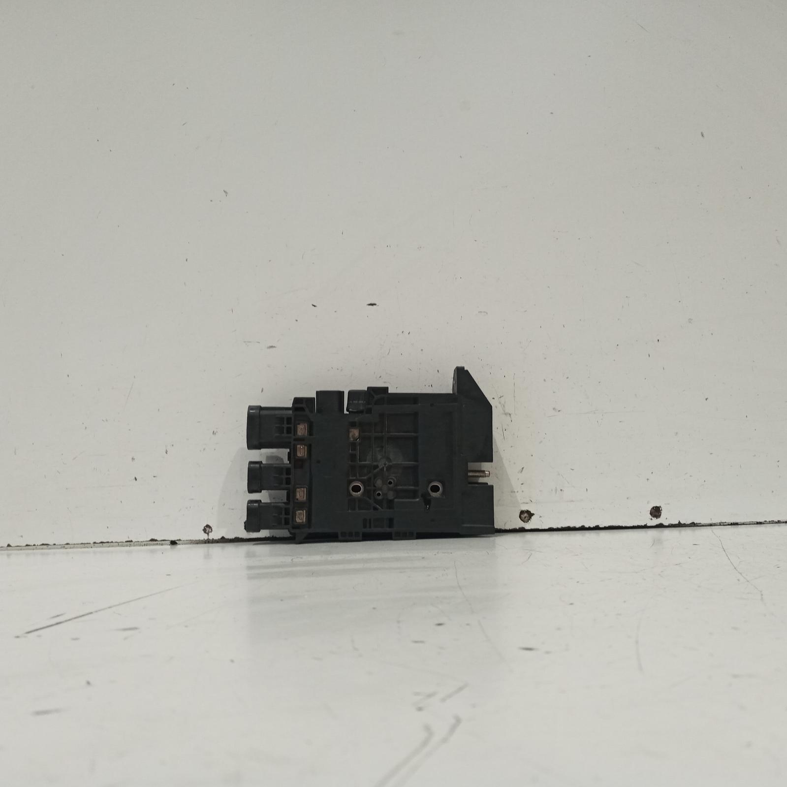 View Auto part Fuse Box Mitsubishi Express 2022