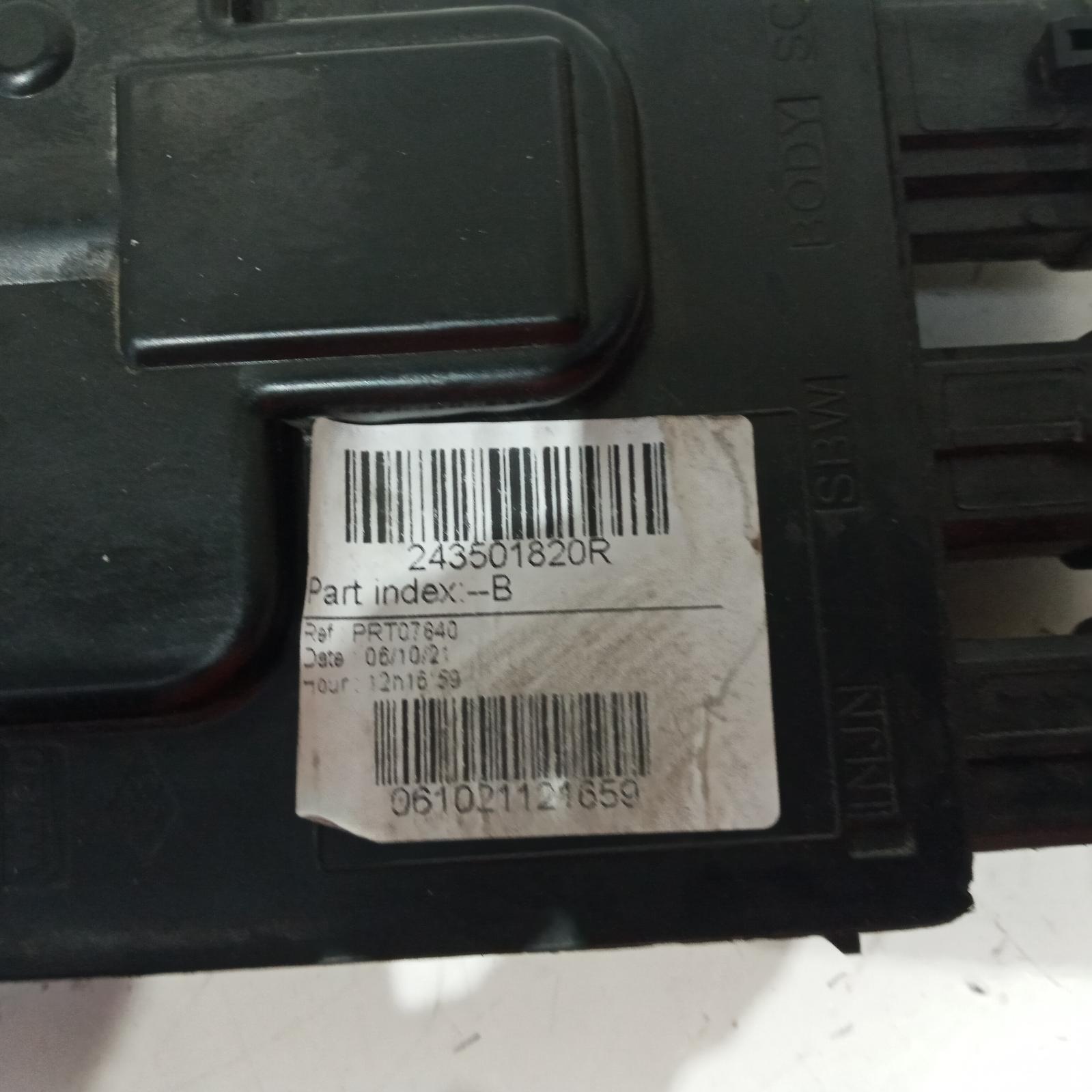View Auto part Fuse Box Mitsubishi Express 2022