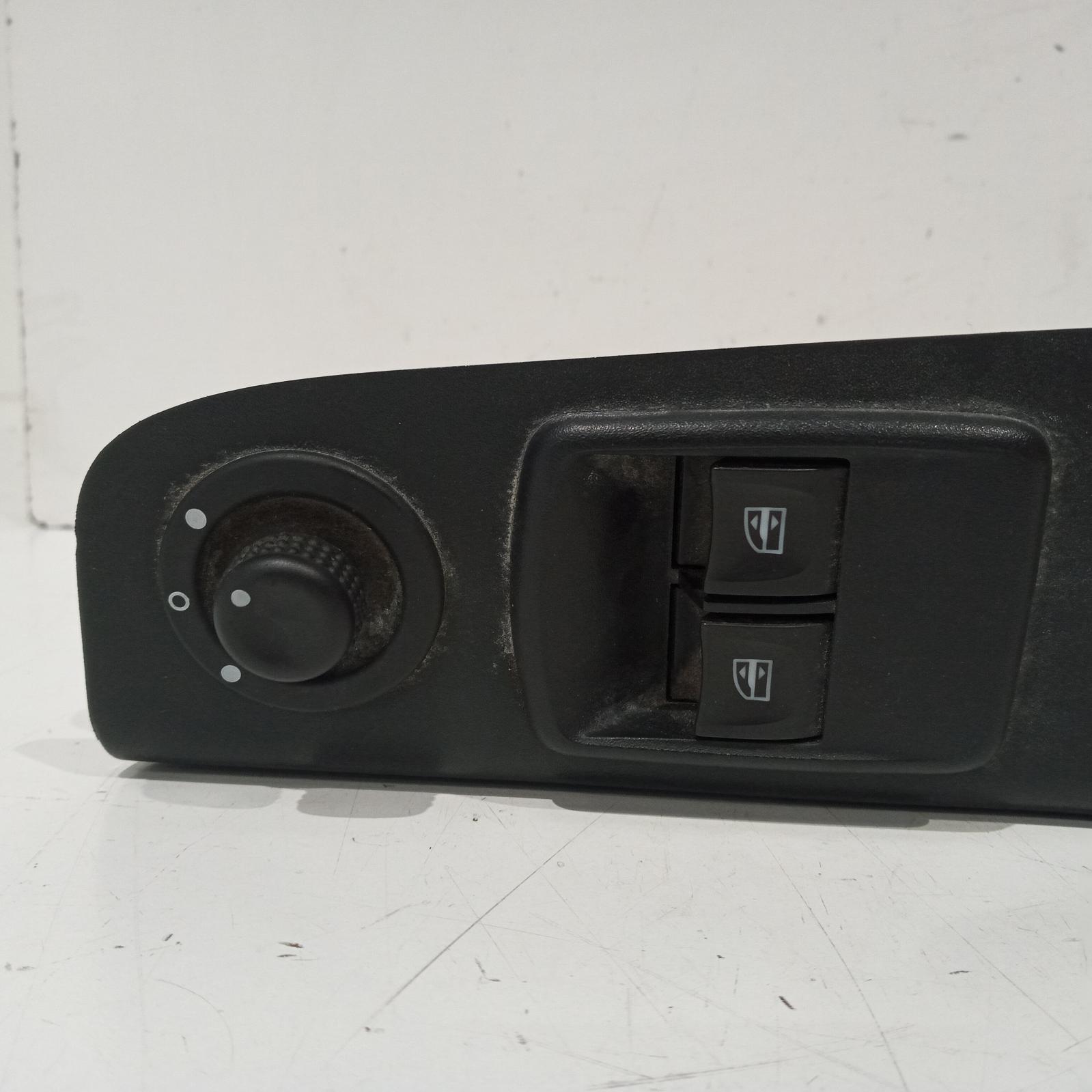 View Auto part Pwr Dr Wind Switch Mitsubishi Express 2022