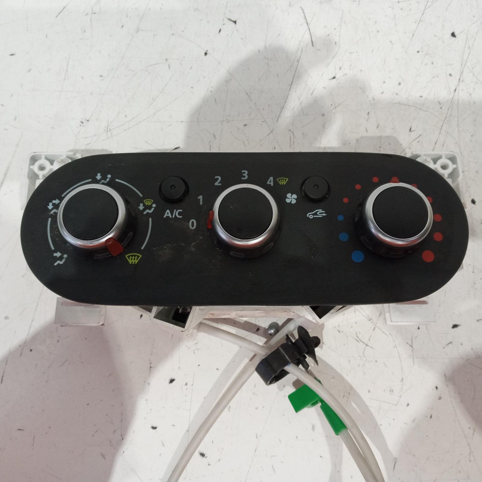View Auto part Heater/Ac Controls Mitsubishi Express 2022