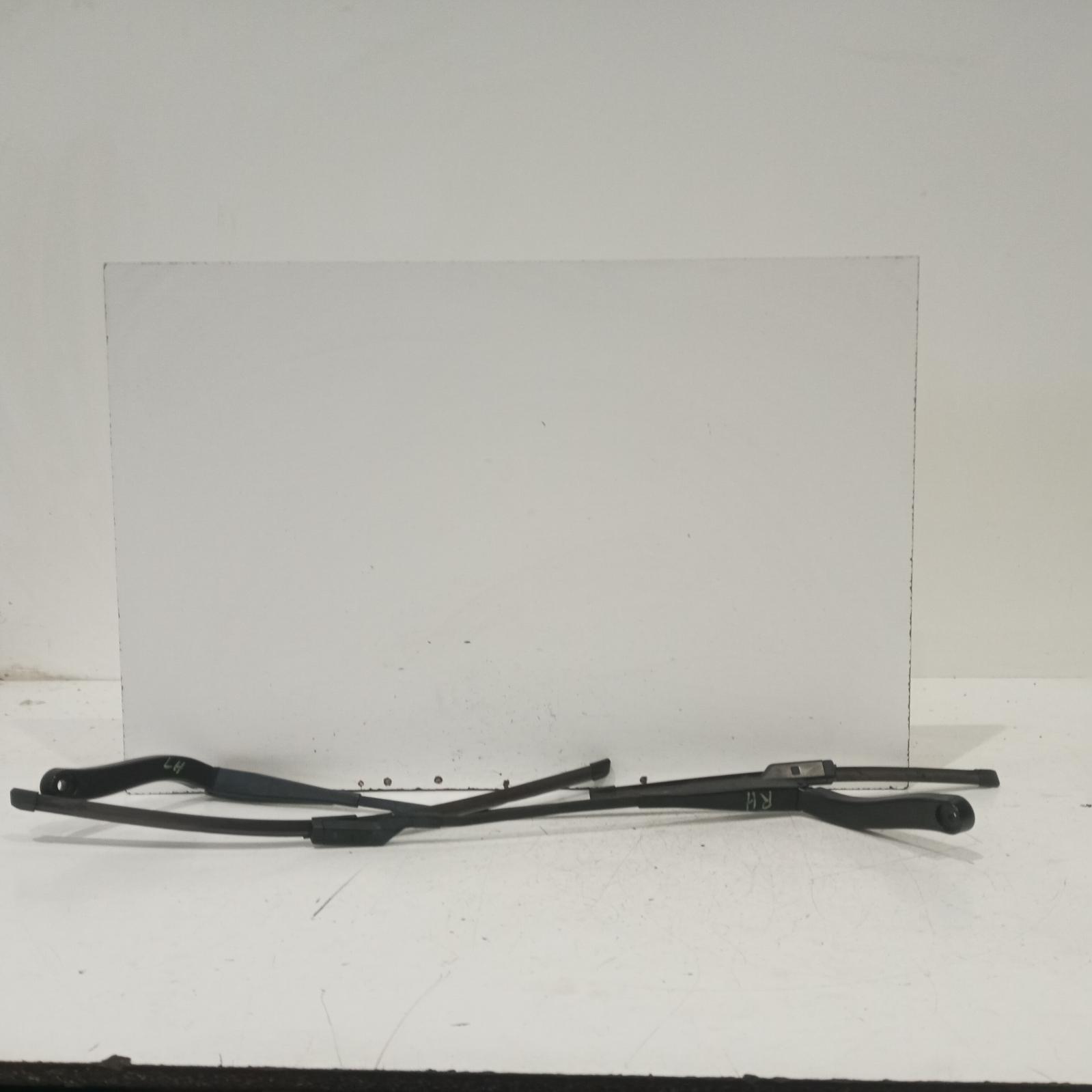 View Auto part Wiper Arm Mitsubishi Express 2022