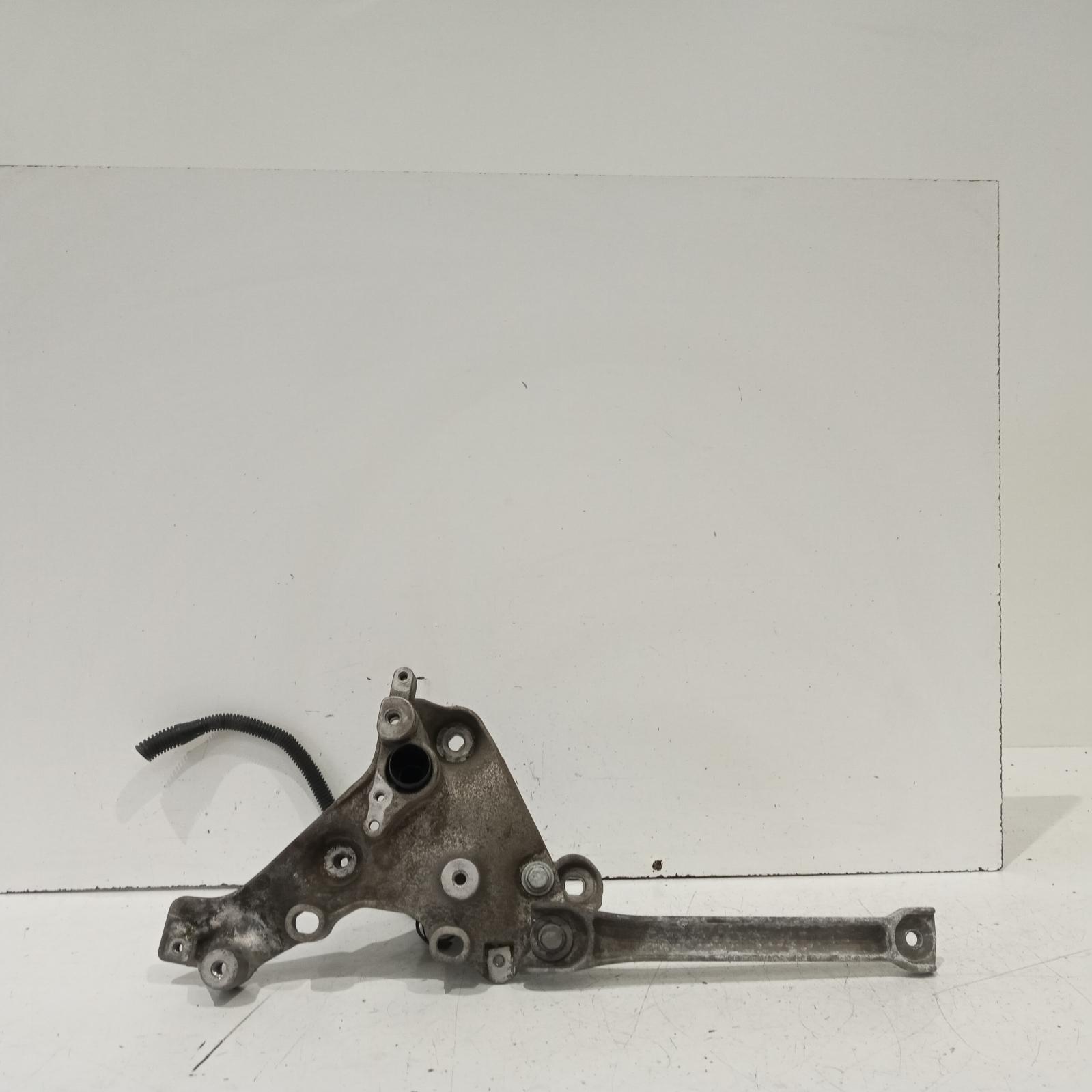 View Auto part Mount Mitsubishi Express 2022