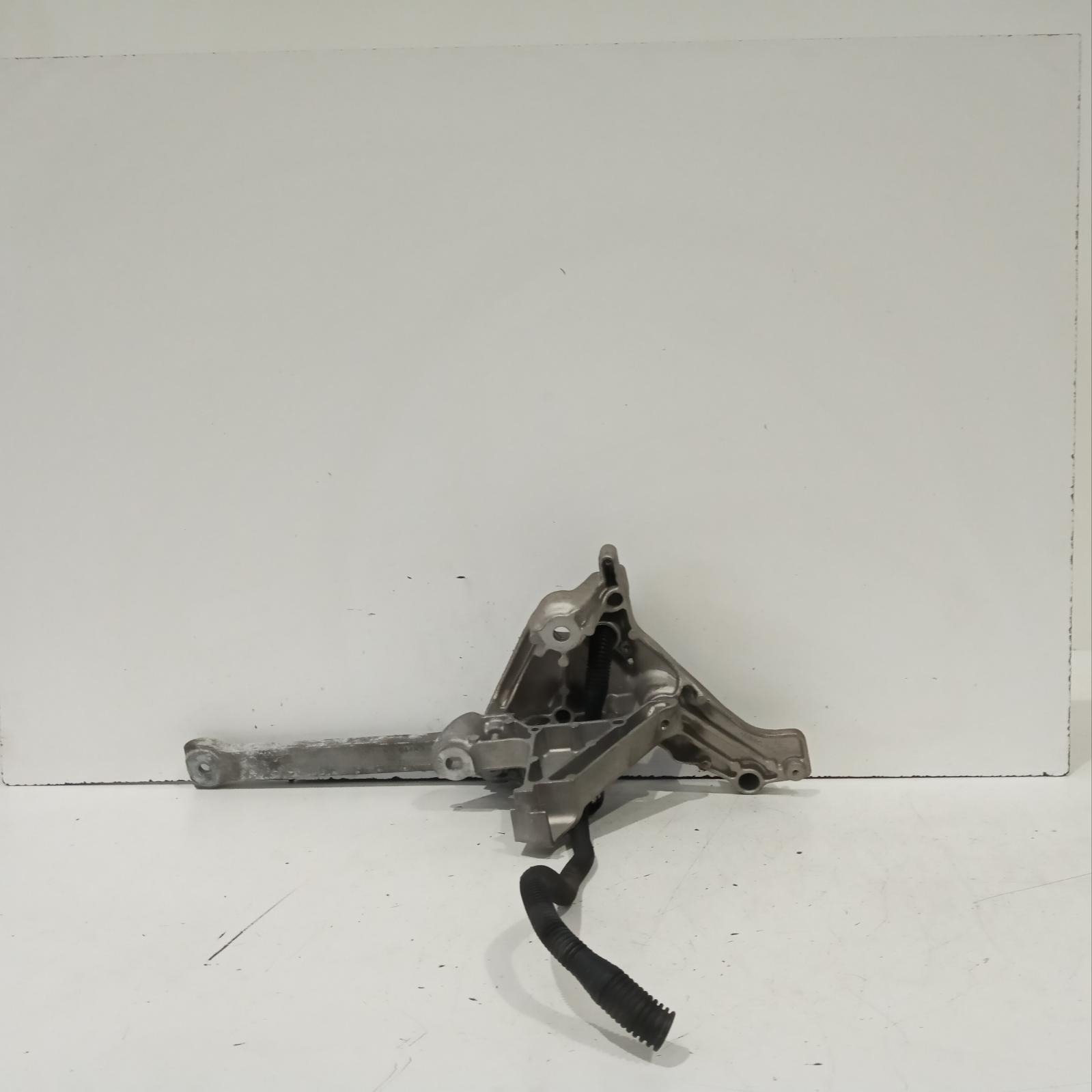 View Auto part Mount Mitsubishi Express 2022