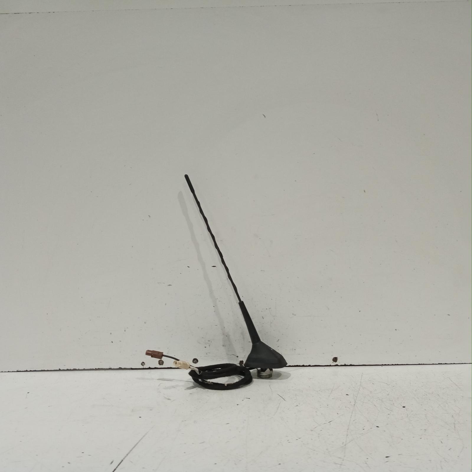 View Auto part Antenna Mitsubishi Express 2022