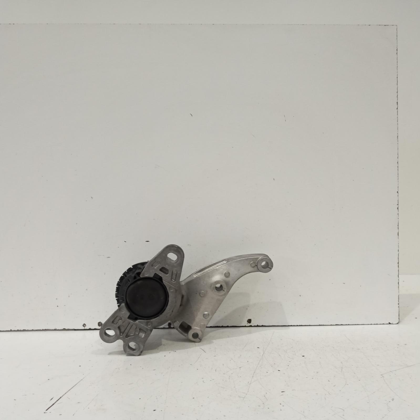 View Auto part Mount Mitsubishi Express 2022