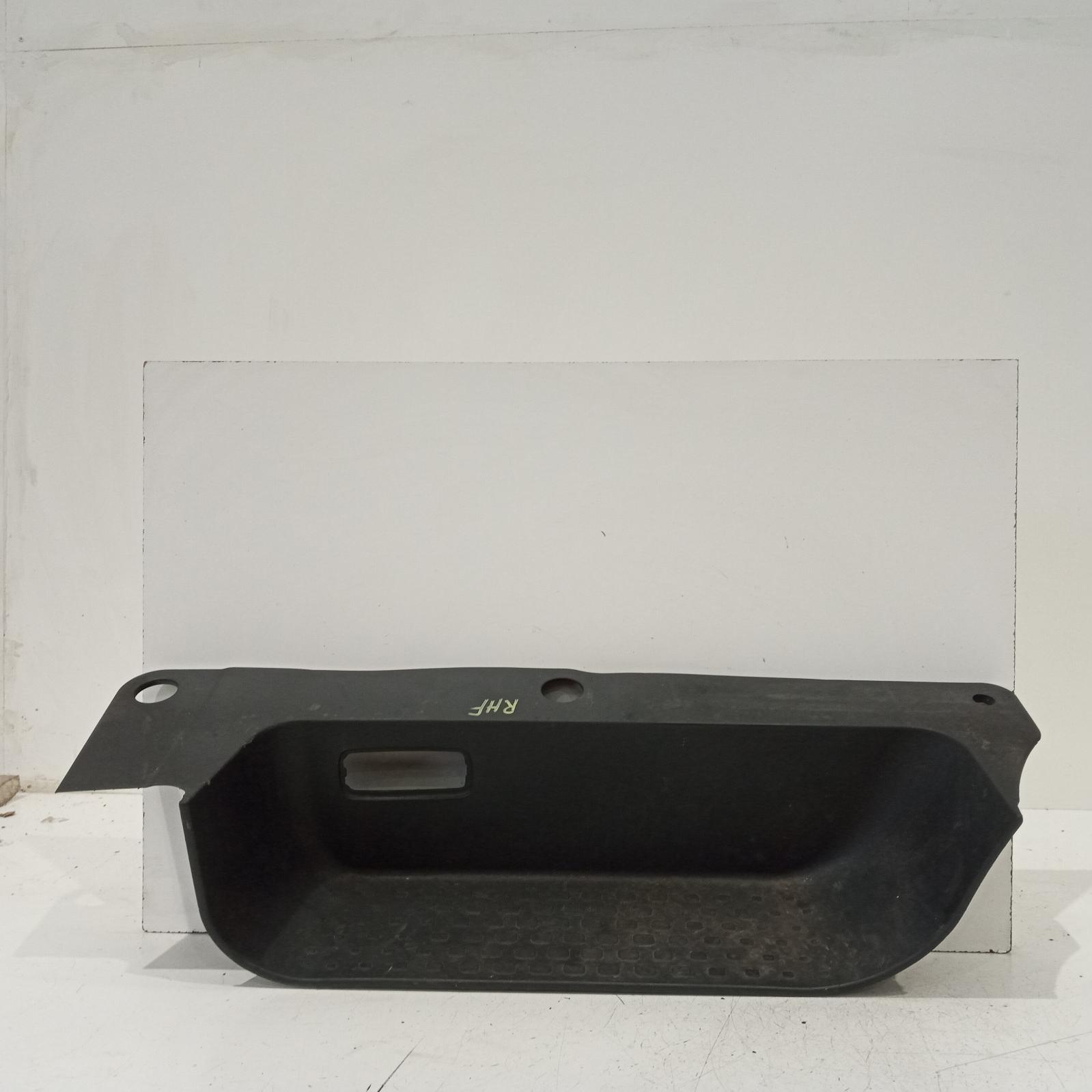View Auto part Side Step/Skirt Mitsubishi Express 2022