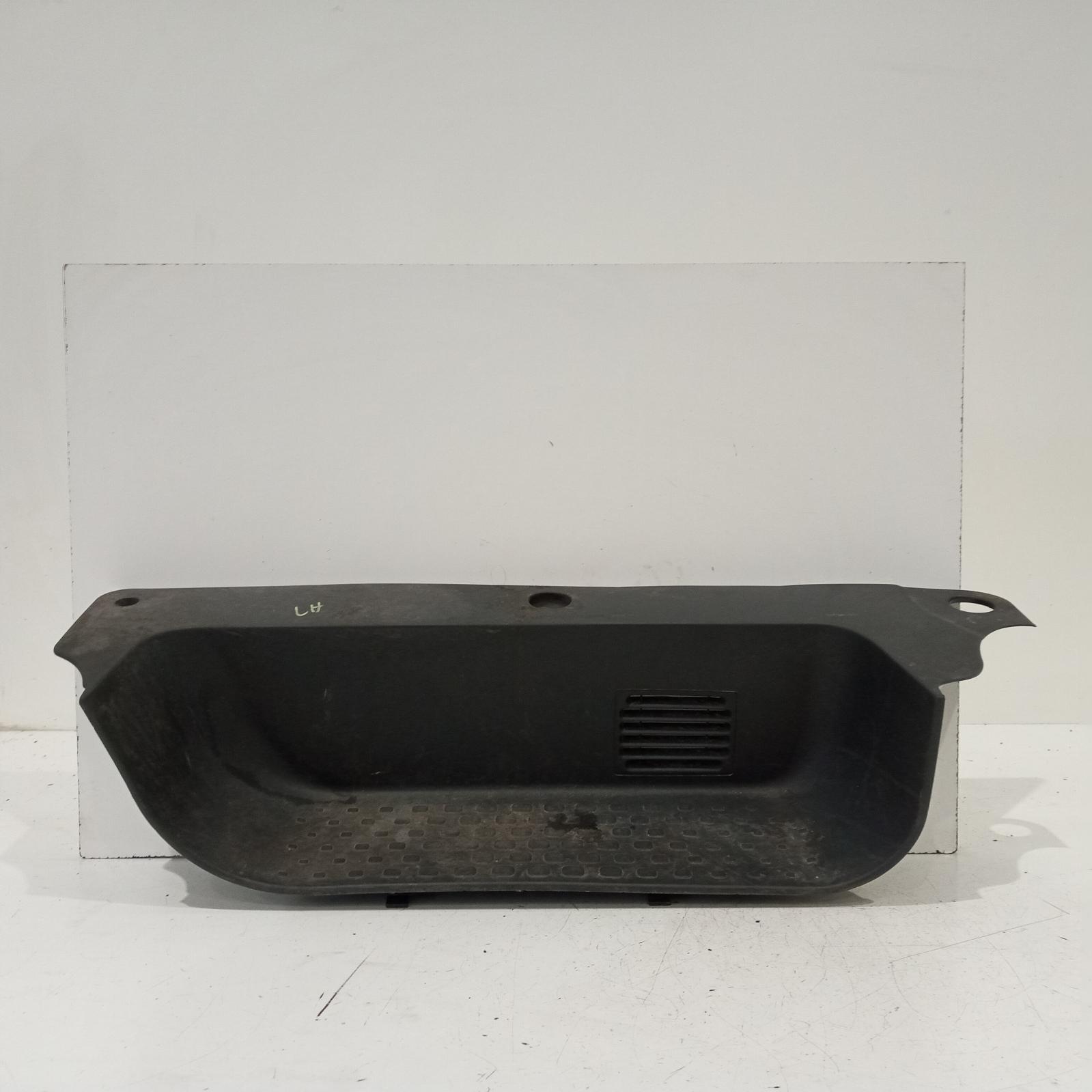 View Auto part Side Step/Skirt Mitsubishi Express 2022