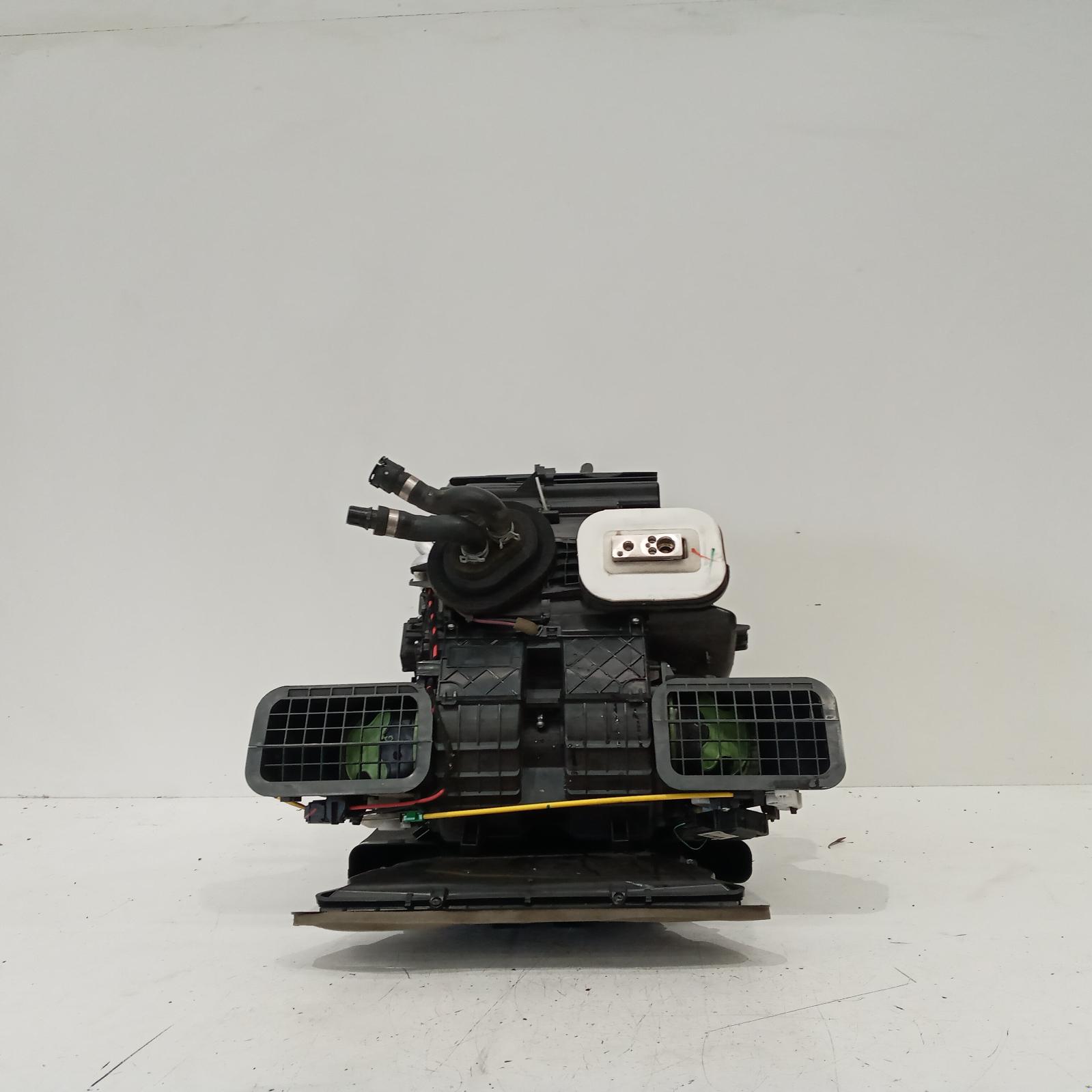 View Auto part Heater Core/Box Mitsubishi Express 2022