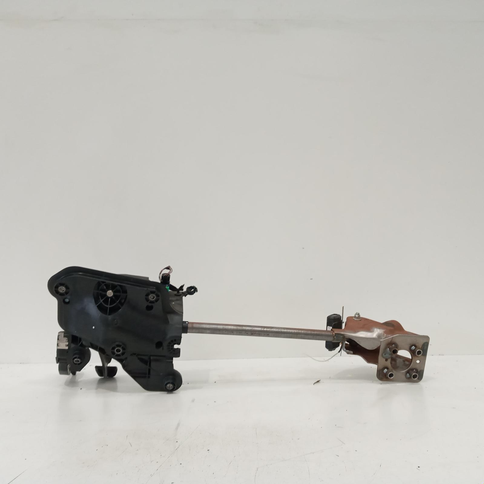 View Auto part Pedal Assembly Mitsubishi Express 2022