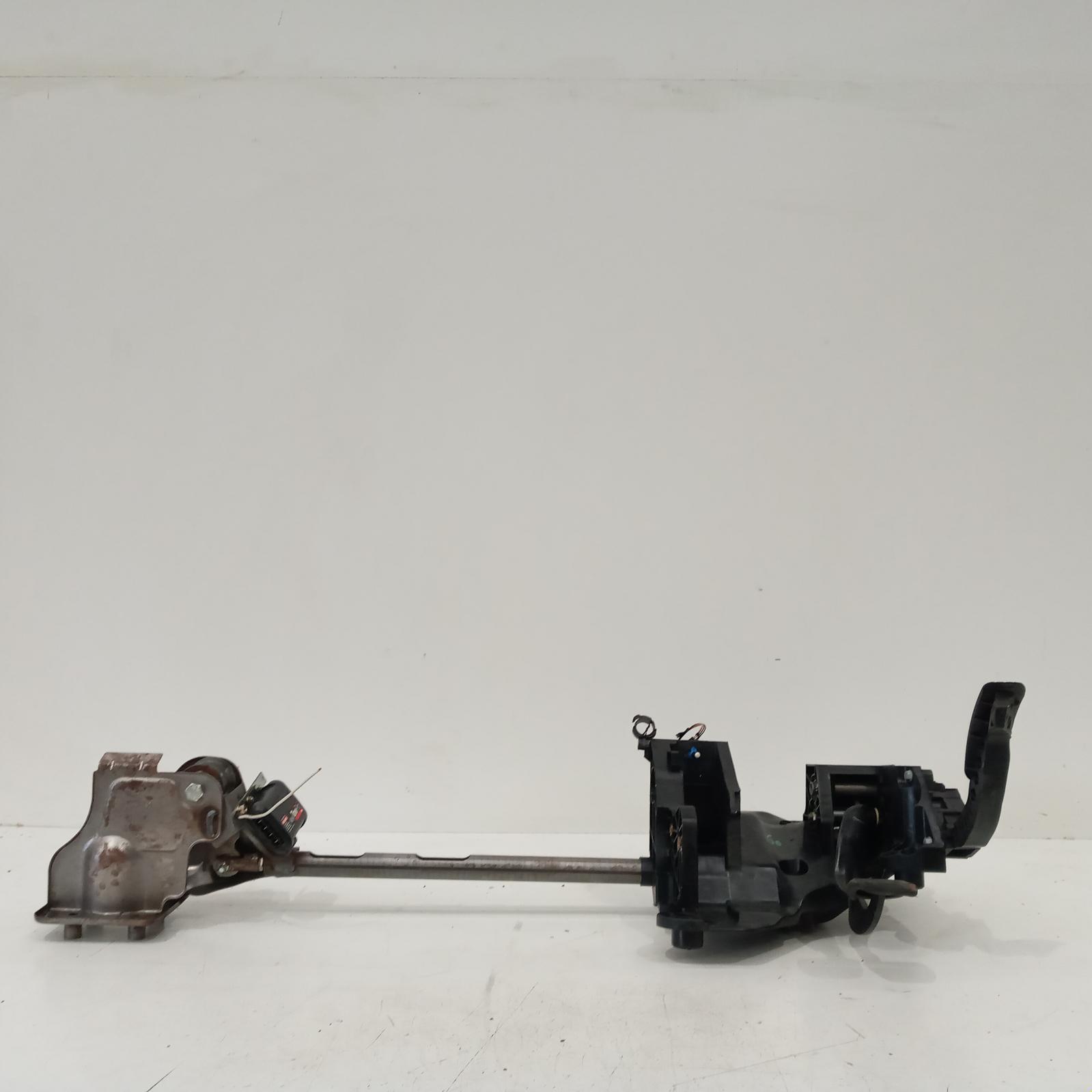 View Auto part Pedal Assembly Mitsubishi Express 2022