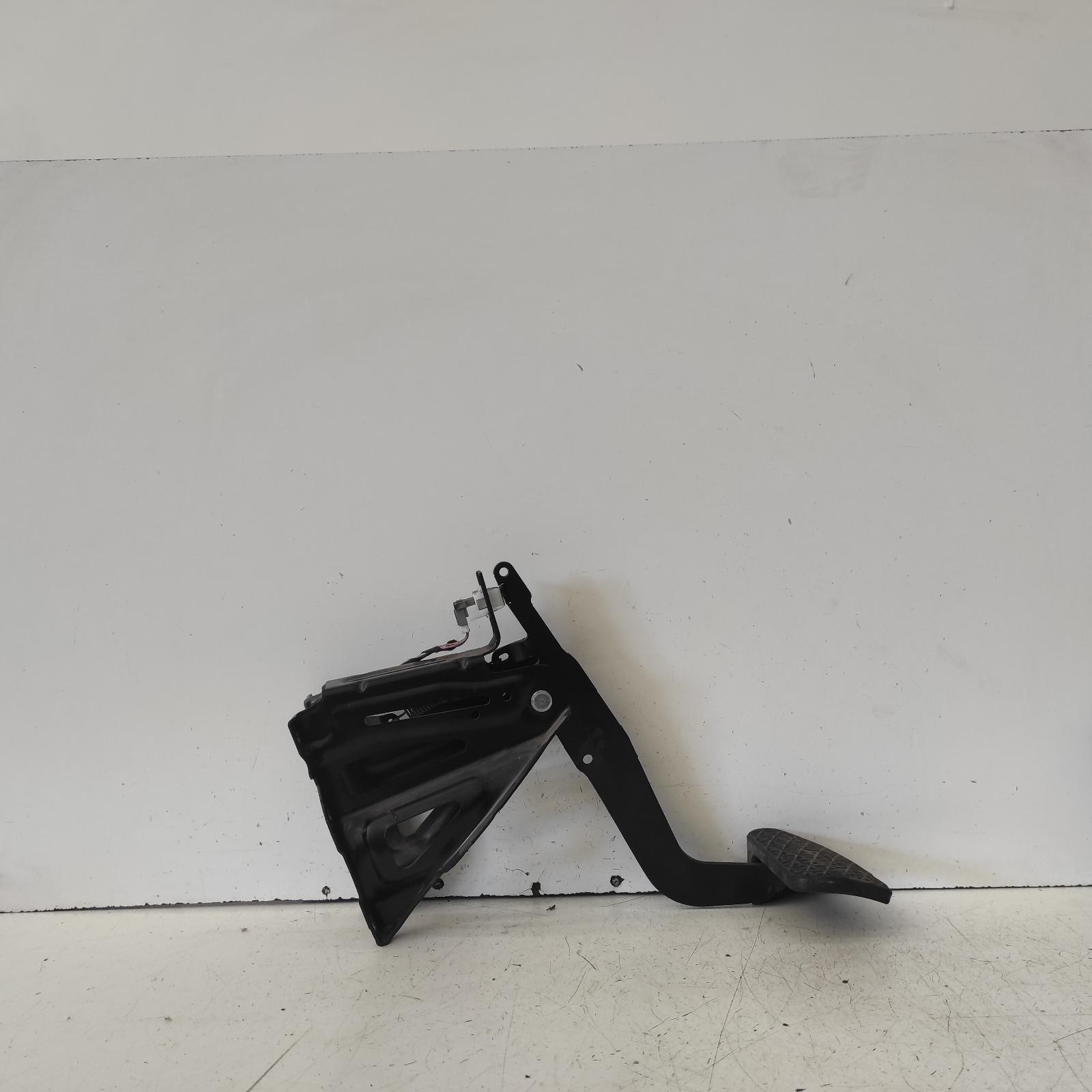 View Auto part Pedal Assembly Mercedes Sprinter 2015