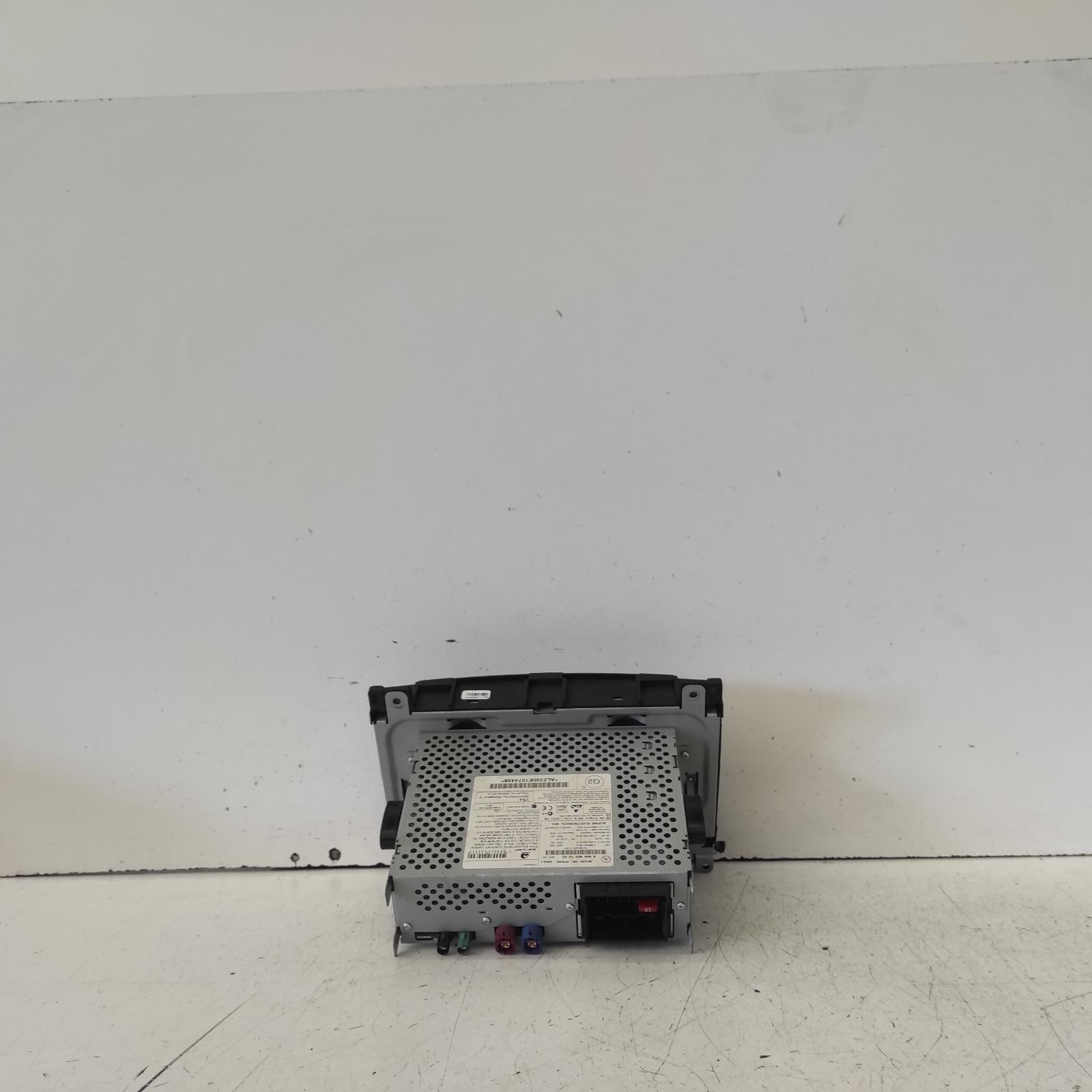 View Auto part Radio/Cd/Dvd/Sat/Tv Mercedes Sprinter 2015