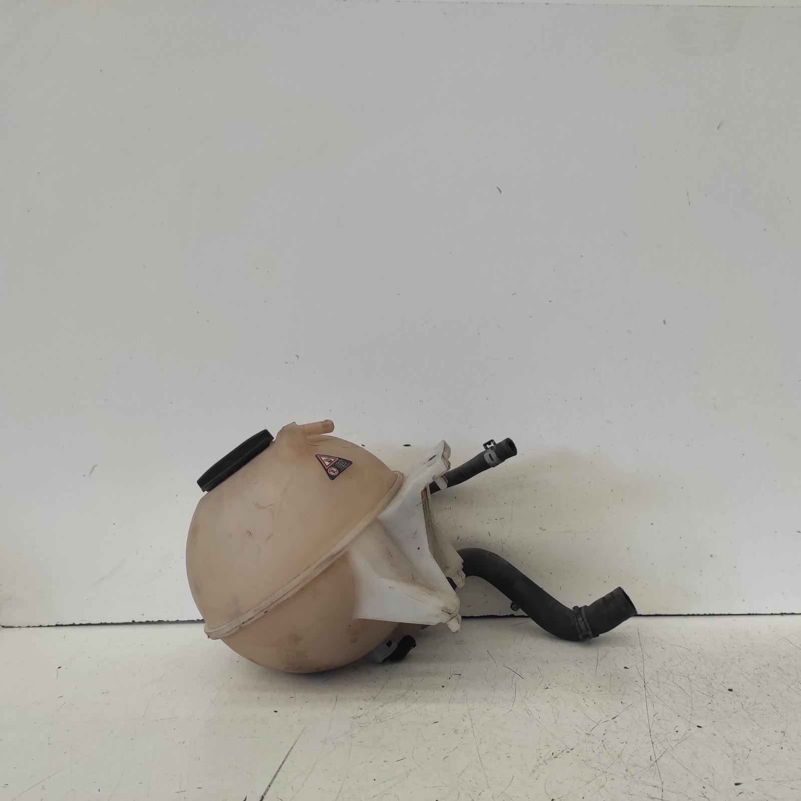 View Auto part Overflow Bottle Mercedes Sprinter 2015