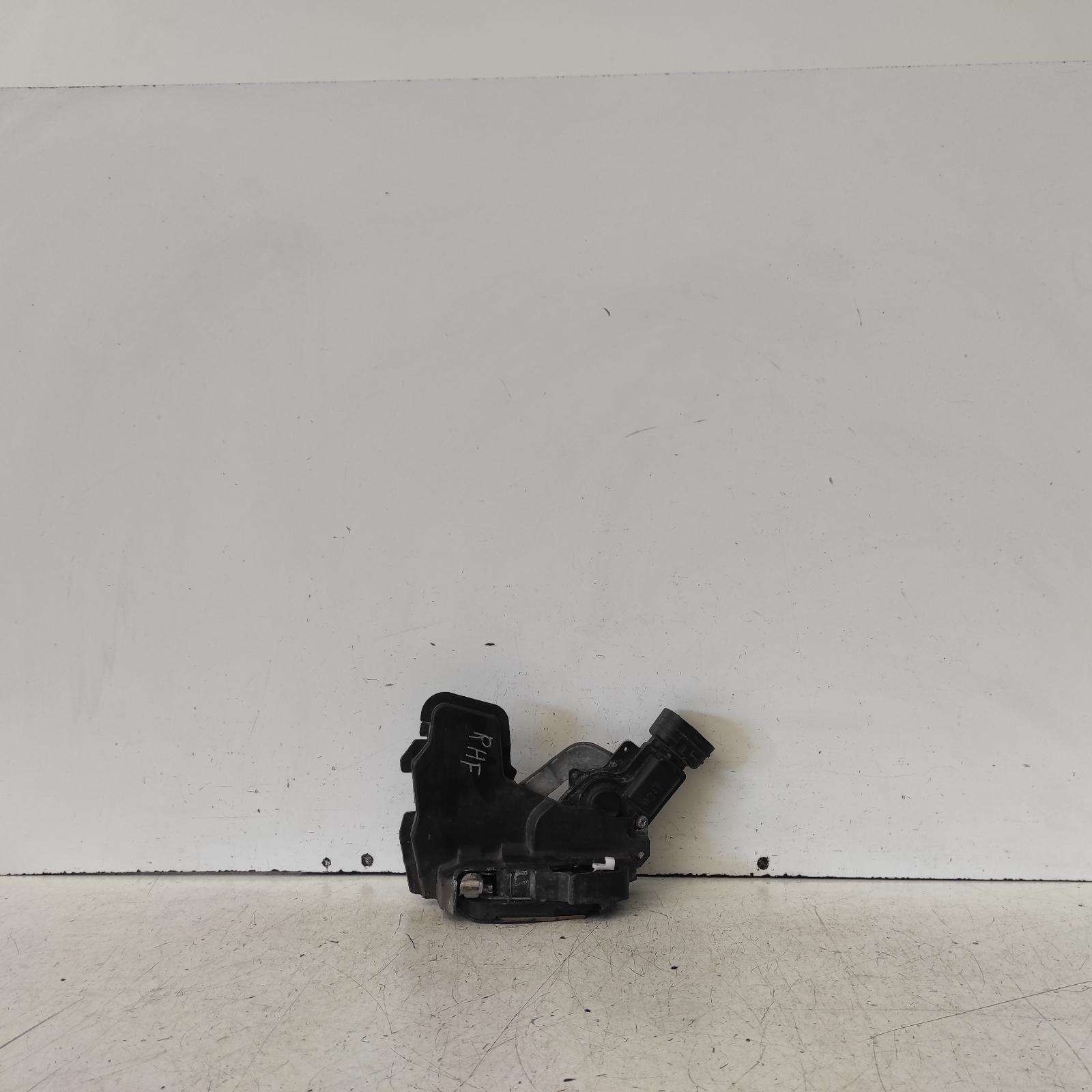 View Auto part Door/Boot/Gate Lock Toyota Camry 2000