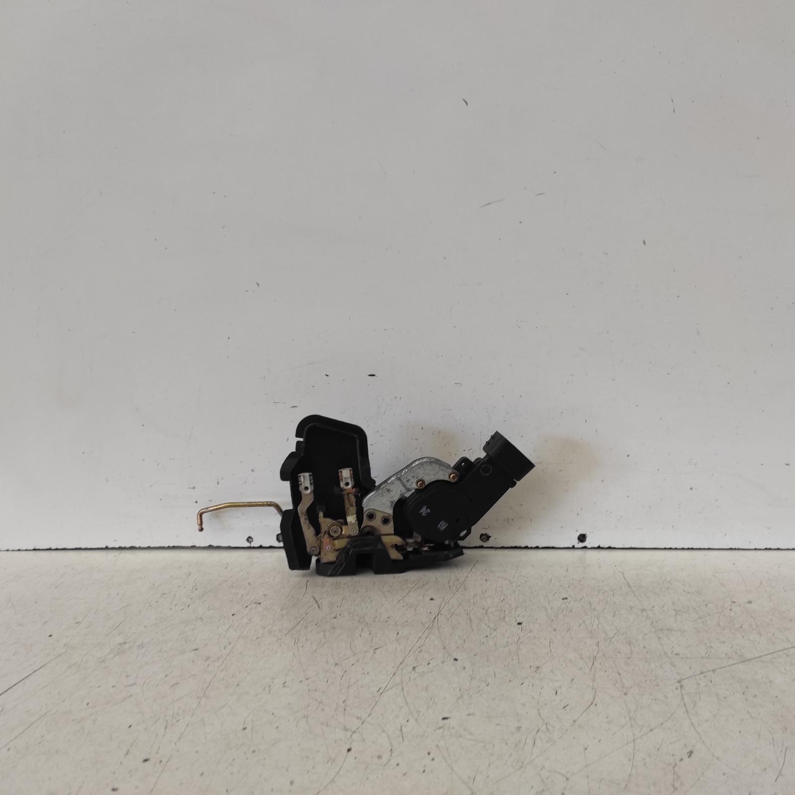 View Auto part Door/Boot/Gate Lock Toyota Camry 2000