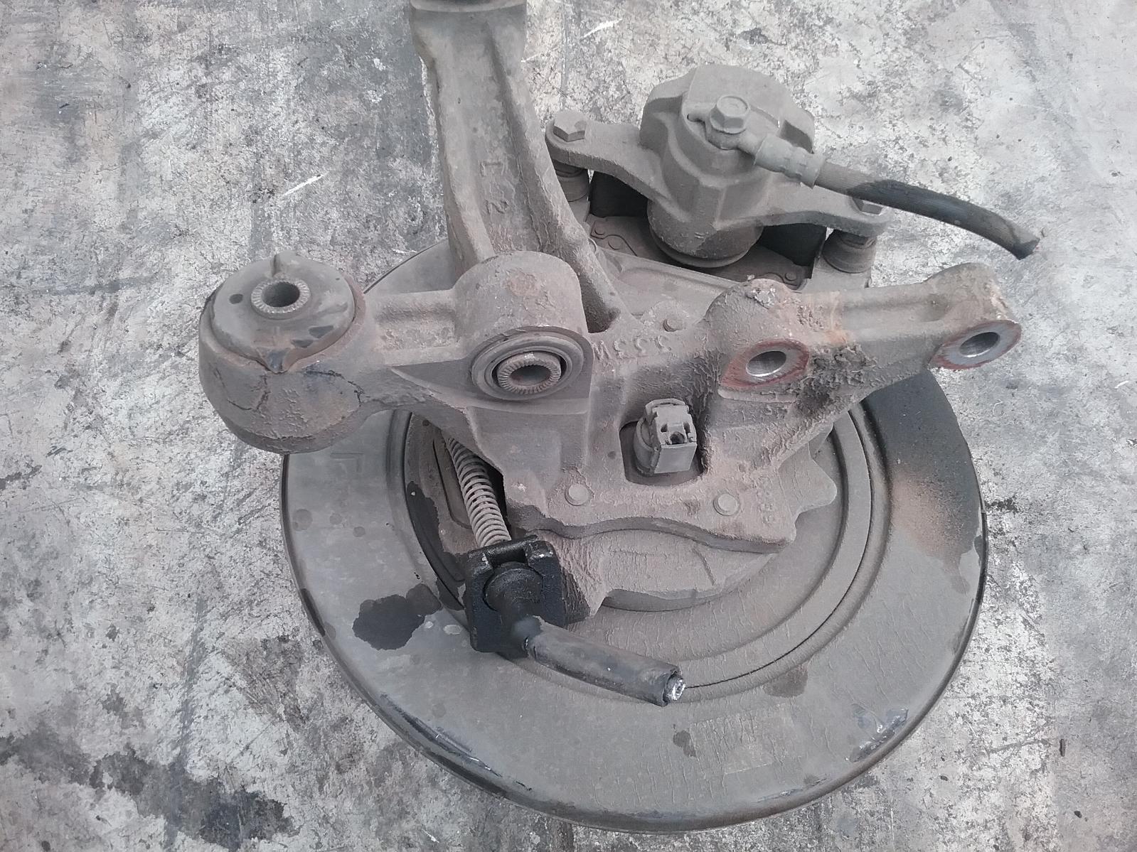View Auto part Left Rear Hub Assembly Toyota Aurion 2009