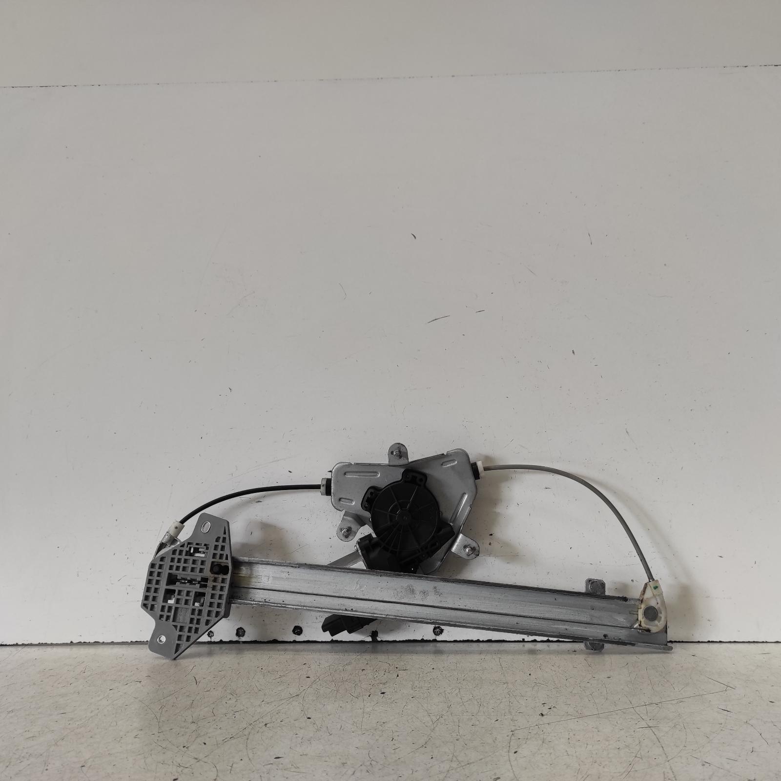 View Auto part Right Front Window Reg/Motor Hyundai Accent 2015