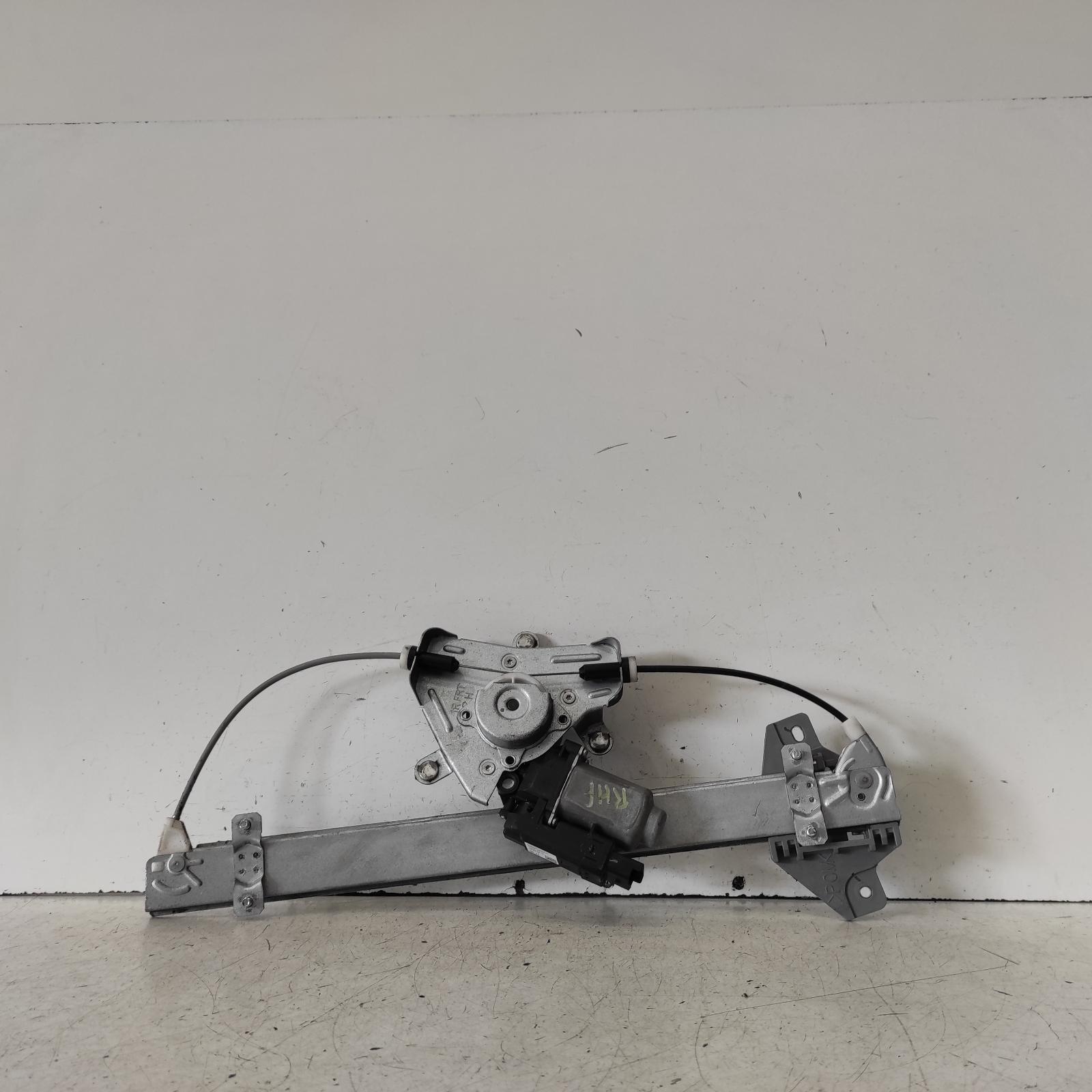 View Auto part Right Front Window Reg/Motor Hyundai Accent 2015