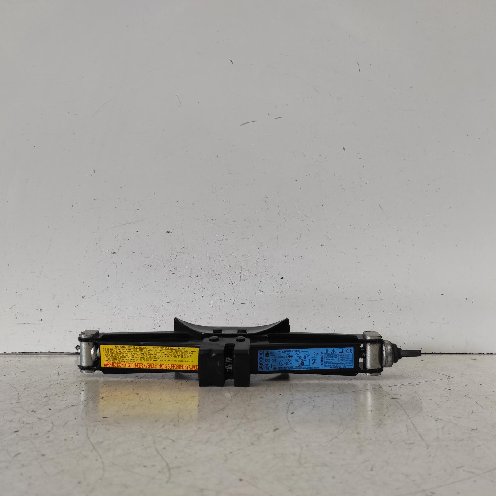 View Auto part Jack Hyundai Accent 2015